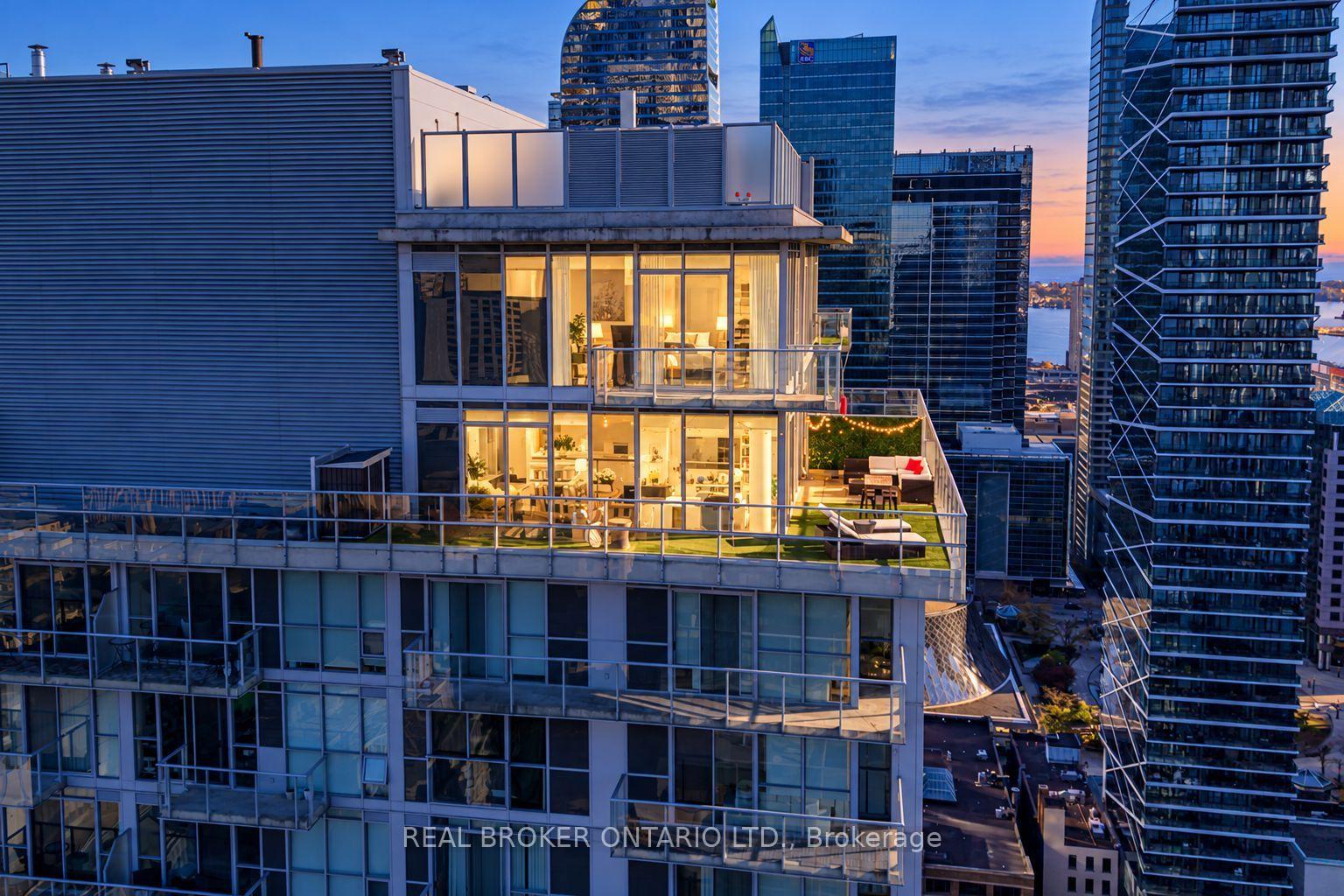 126 Simcoe Street