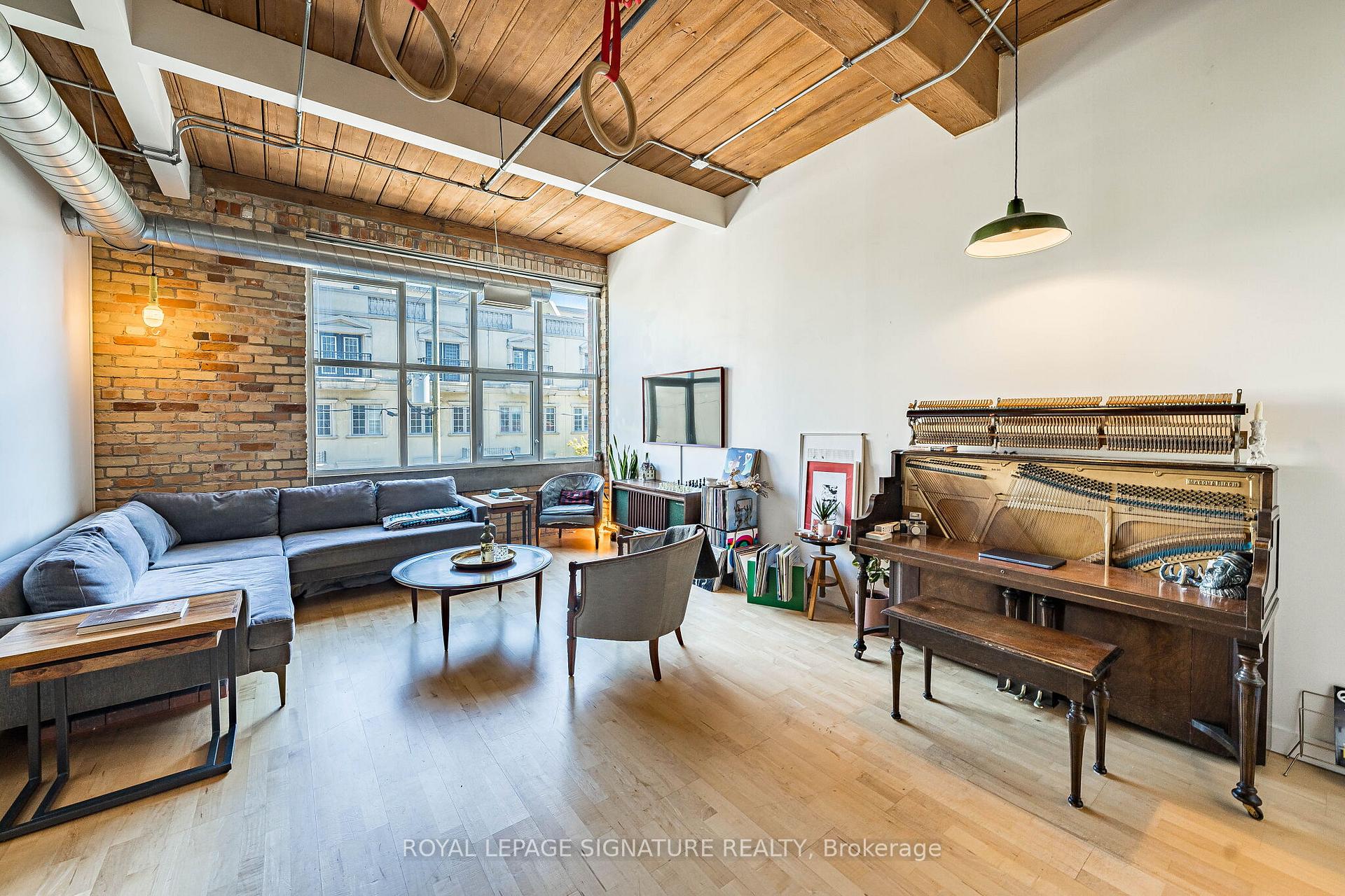 955 Queen Street W