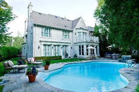 211 Sandringham Dr