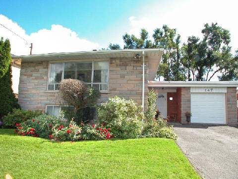 147 Palm Dr