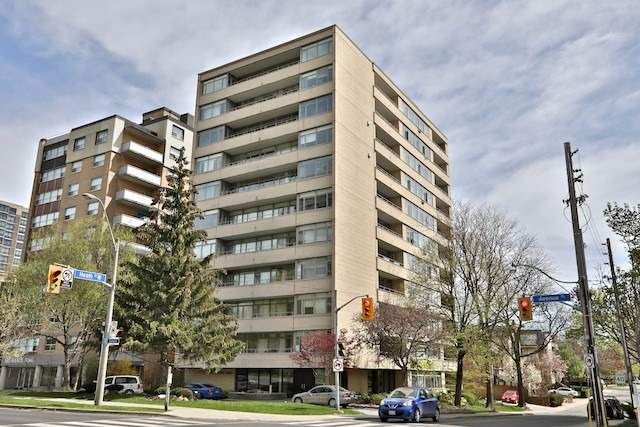 581 Avenue Rd