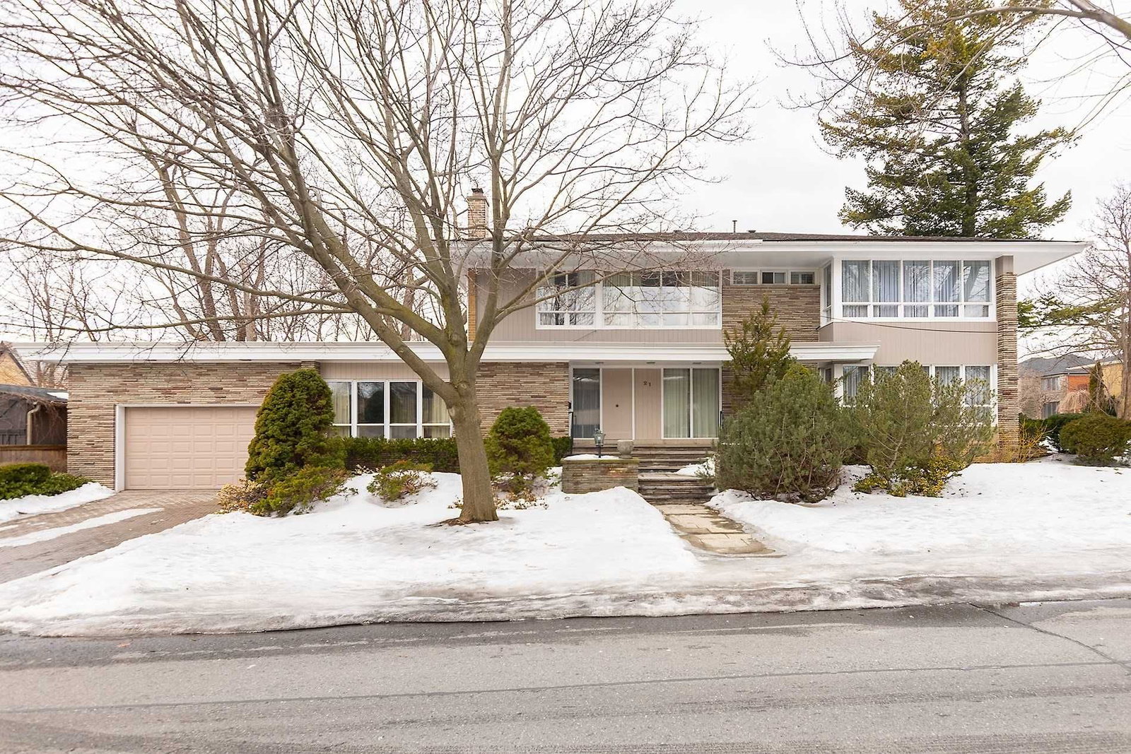 21 Ridelle Ave