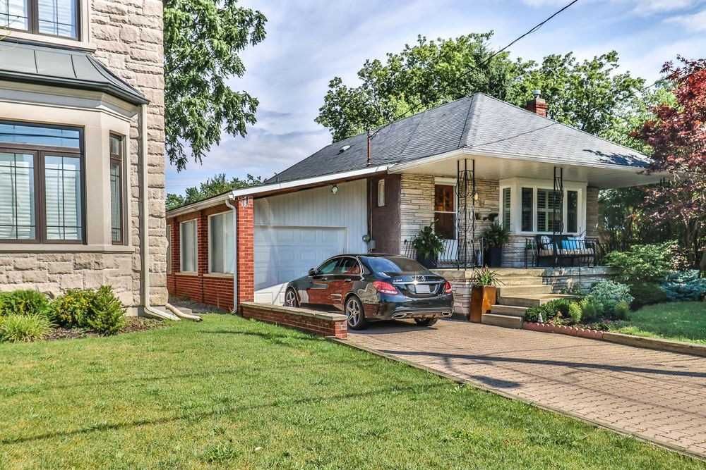 70 Ridgevale Dr