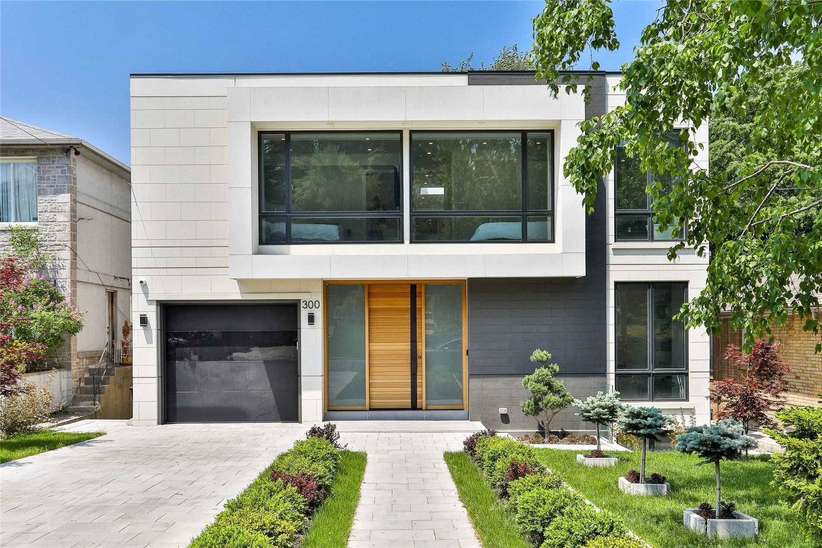 300 Hillhurst Blvd