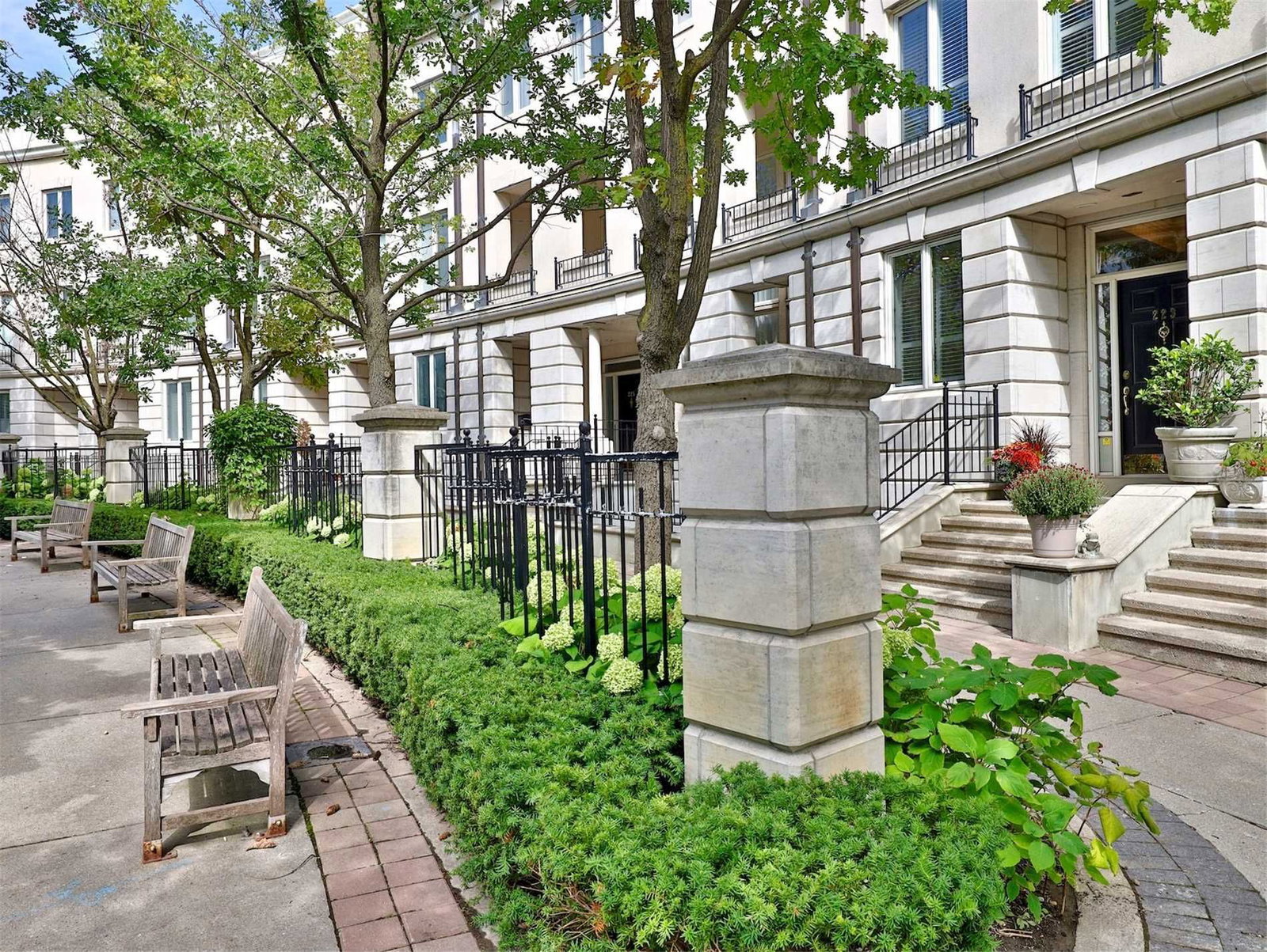 223 Walmer Rd
