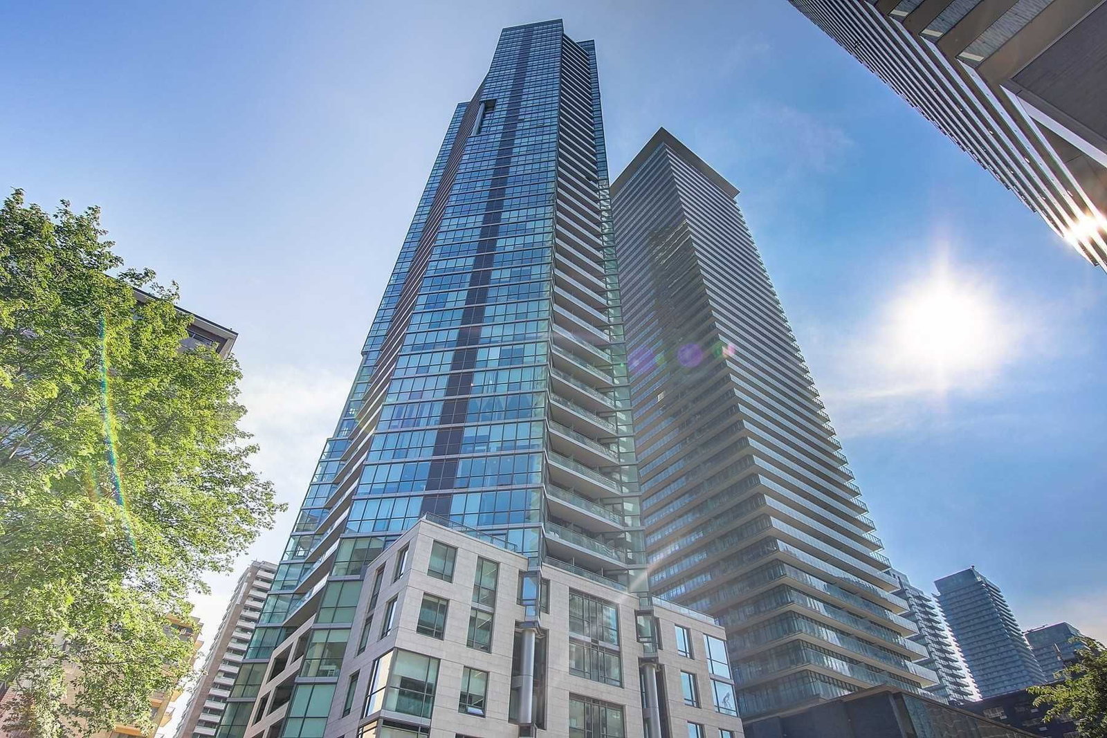 45 Charles St E