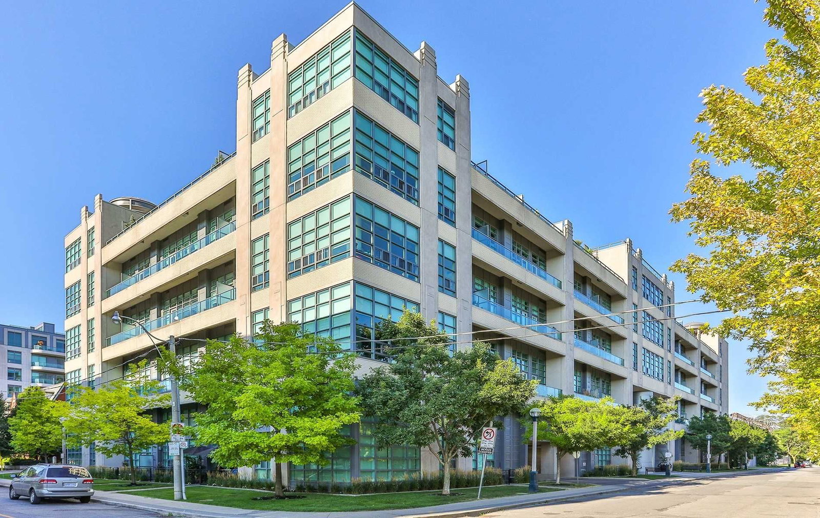 380 Macpherson Ave
