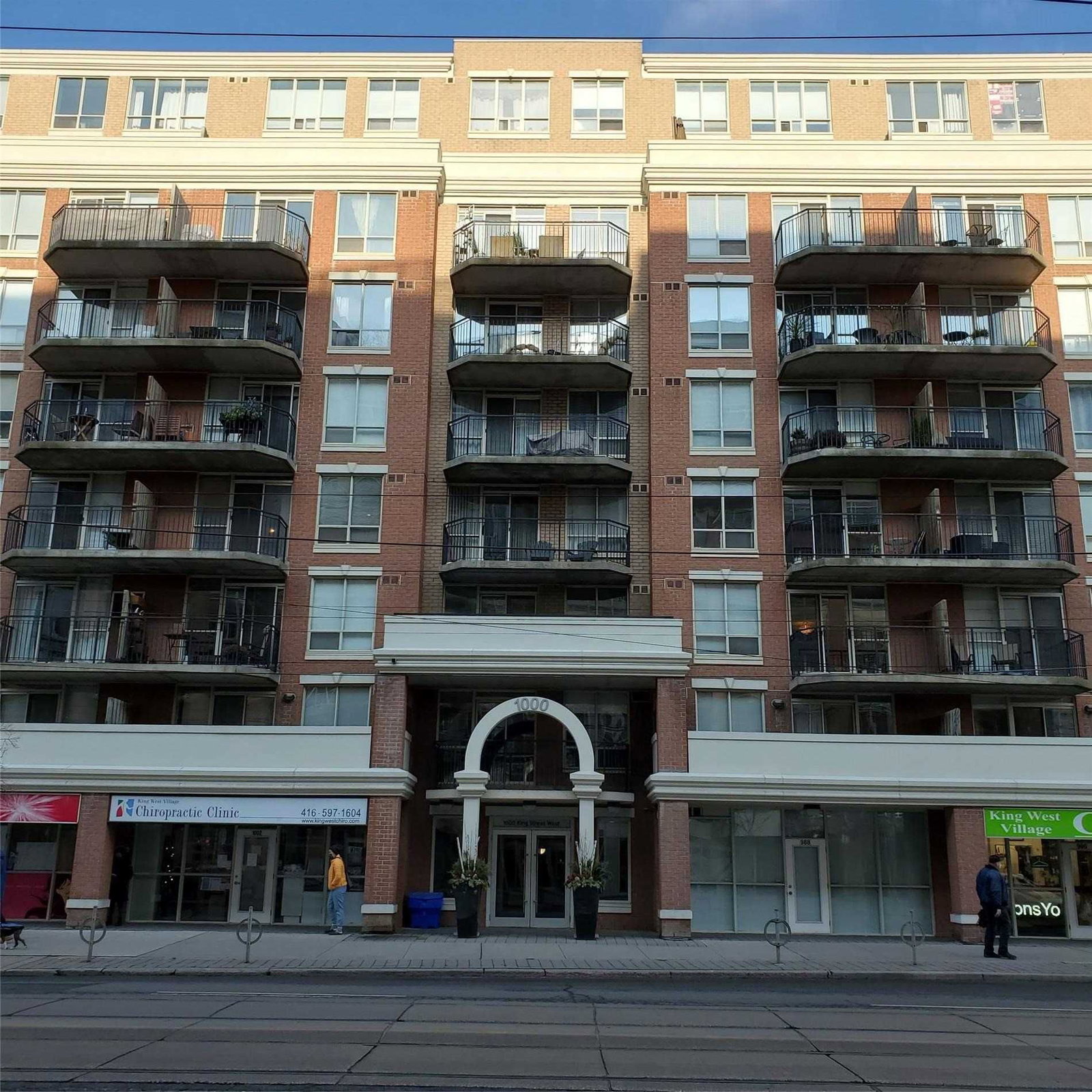 1000 King St W
