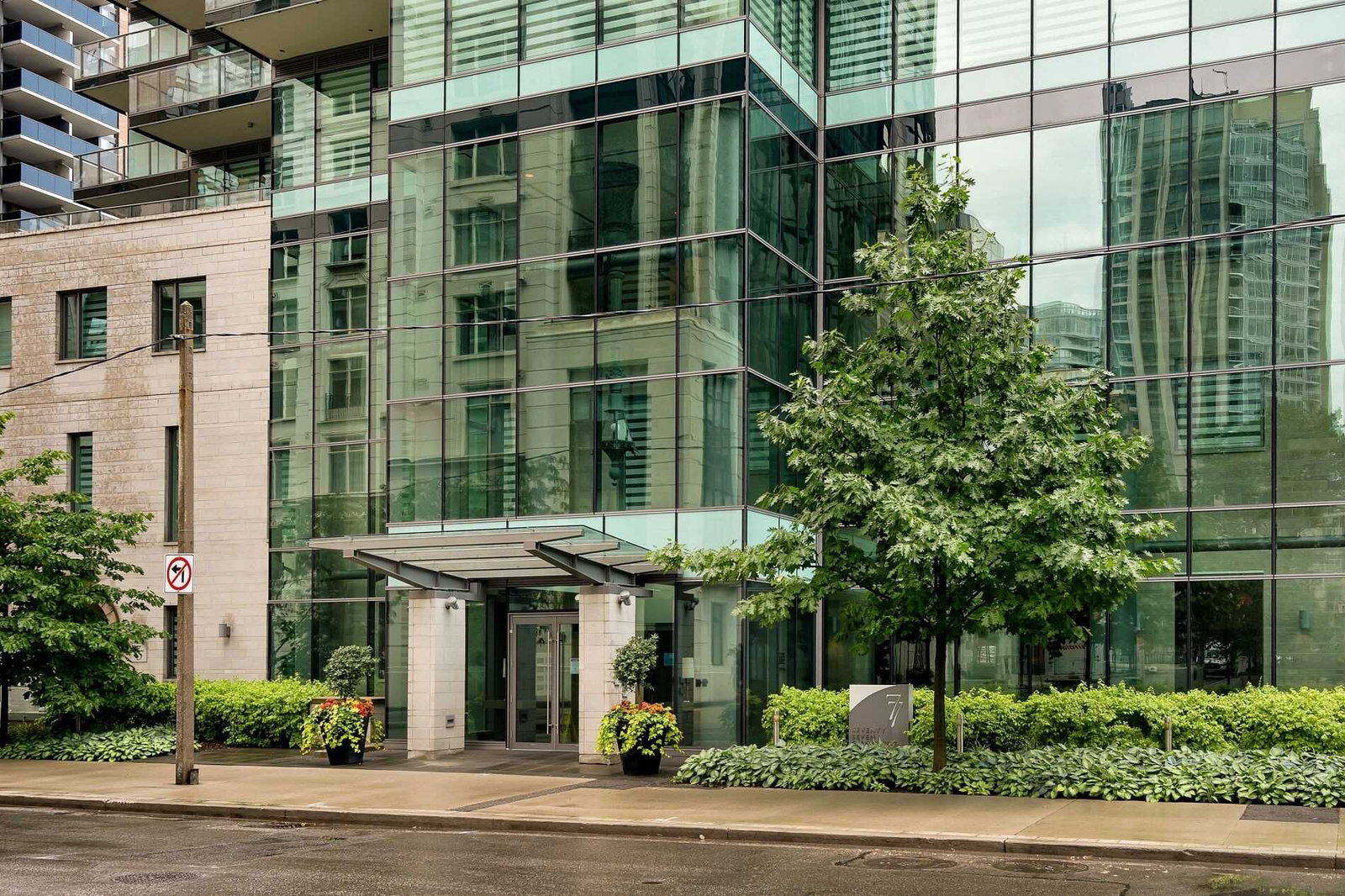 77 Charles St W