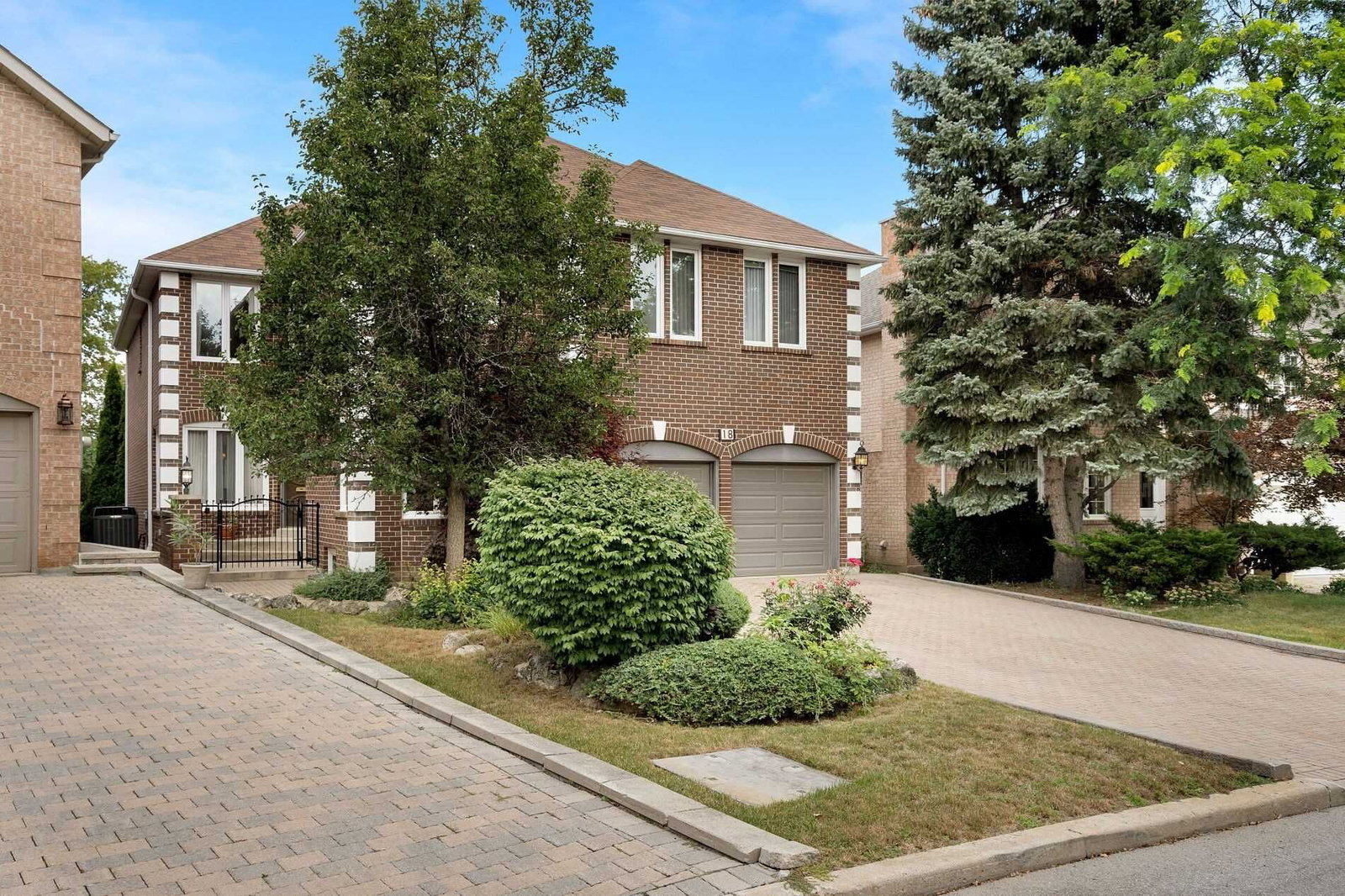 18 Laredo Crt