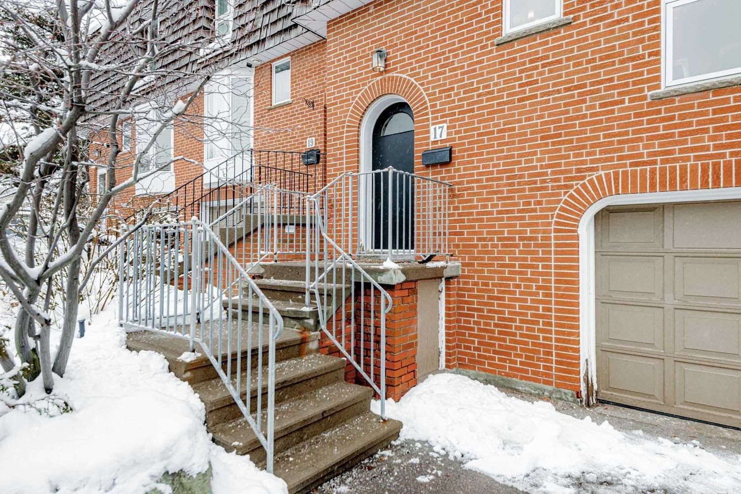 17 Maroon Mill Way