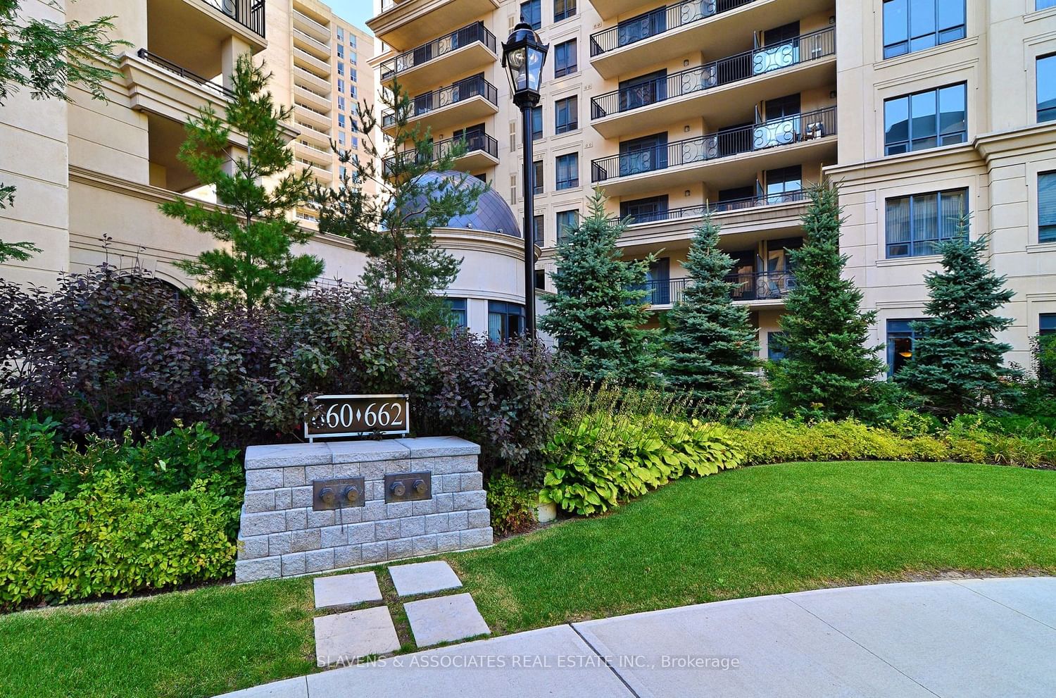 662 Sheppard Ave E