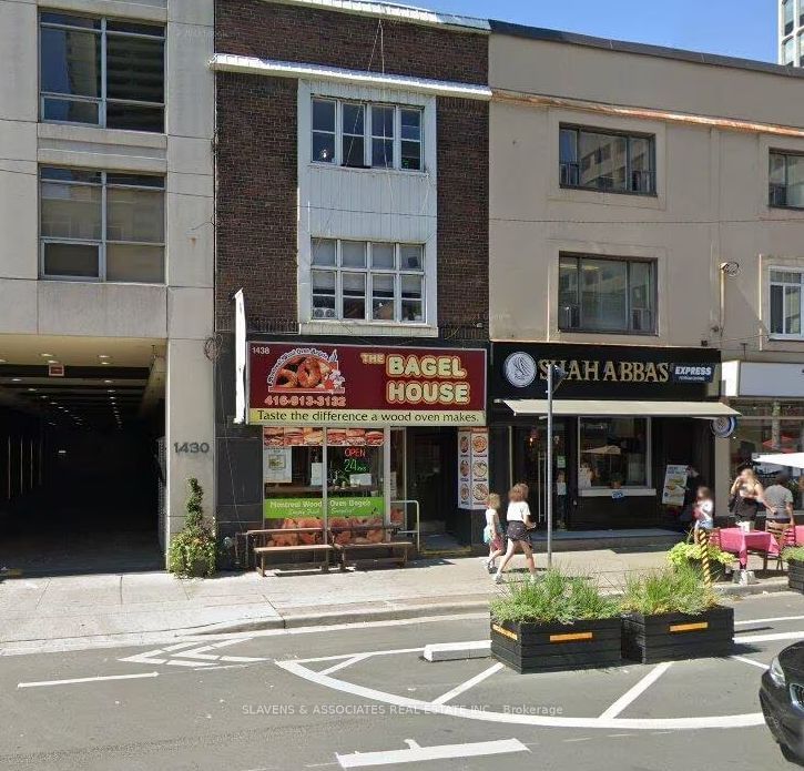 1438B Yonge St