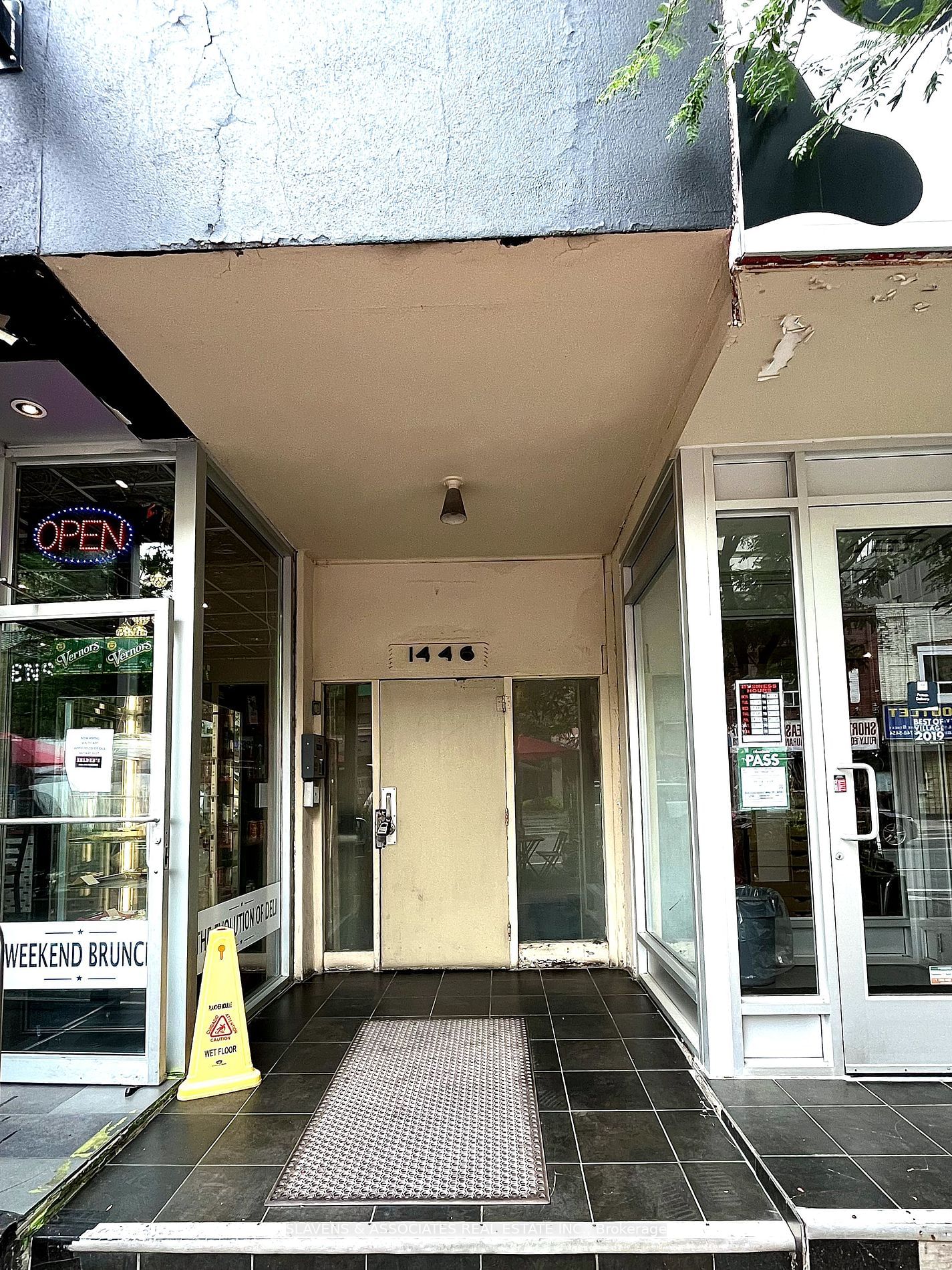 1446 Yonge St