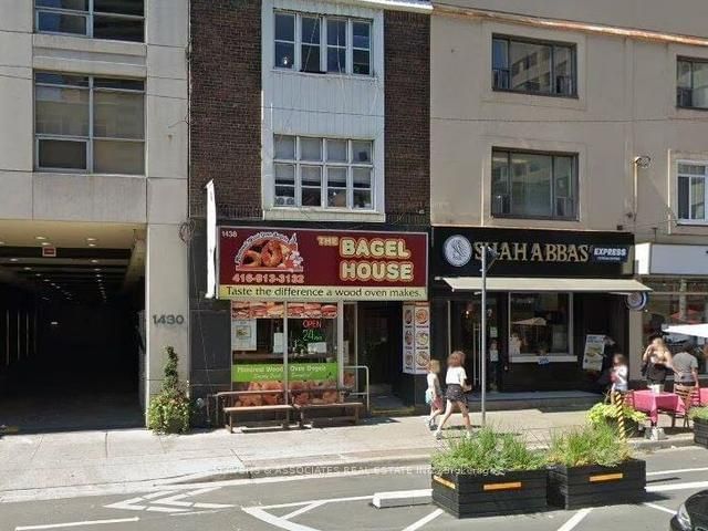 1438B Yonge St