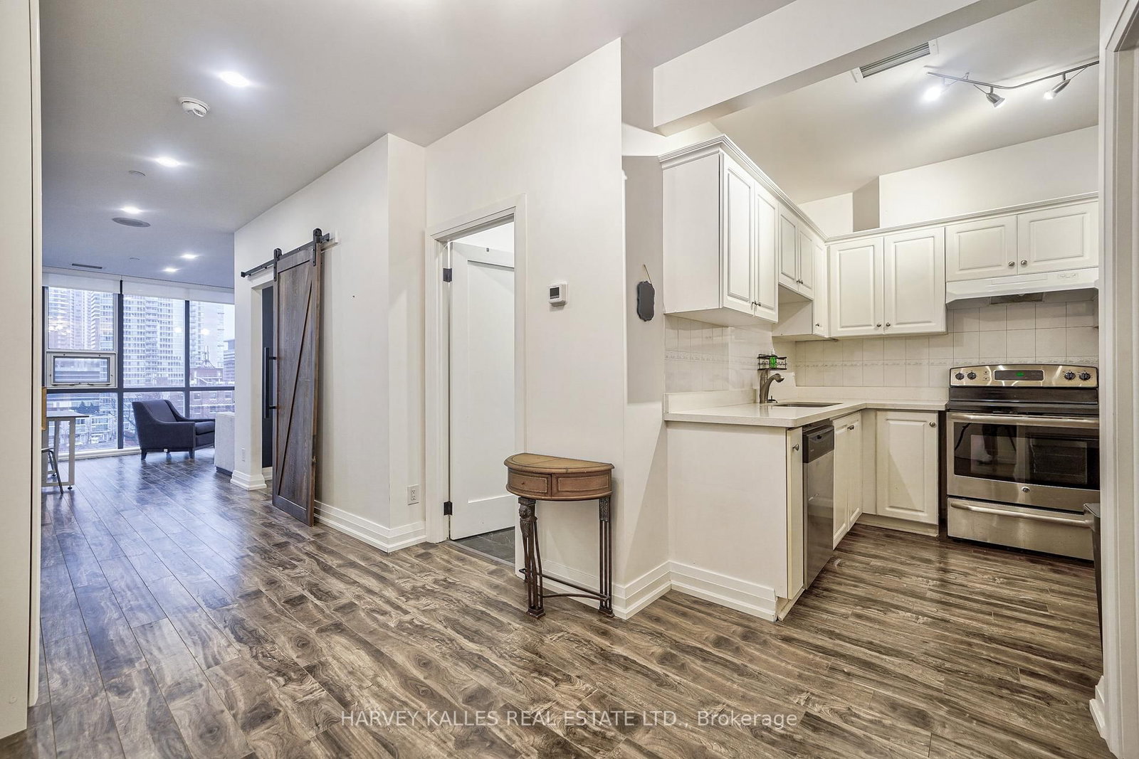 393 King Street W