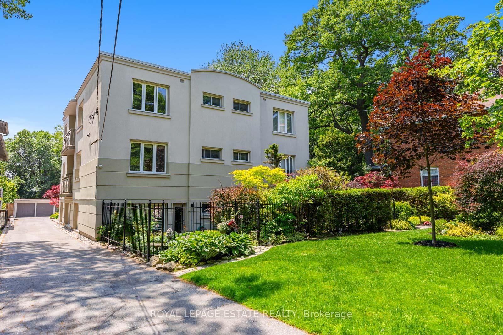 21 Benlamond Avenue