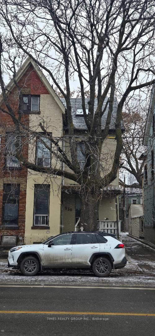 930 Dundas Street E
