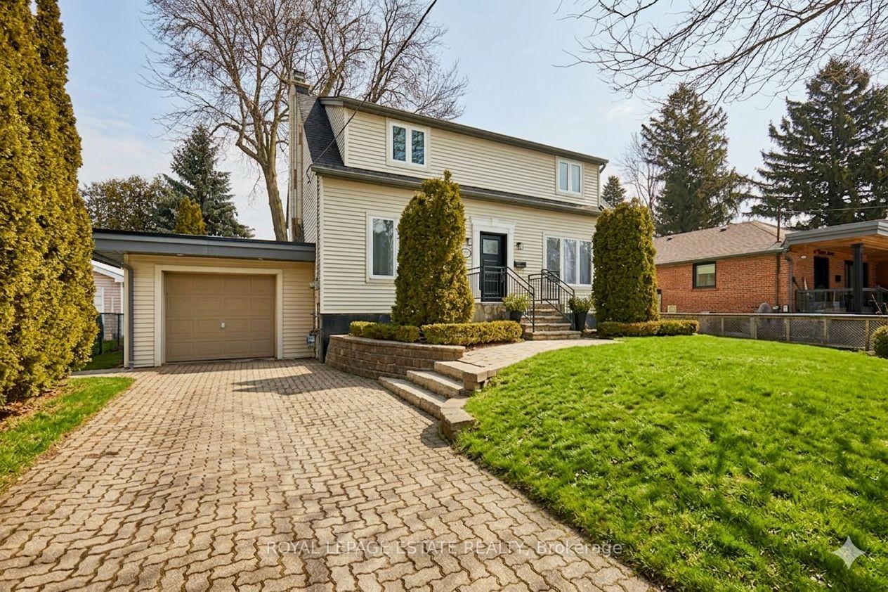 15 Squires Avenue