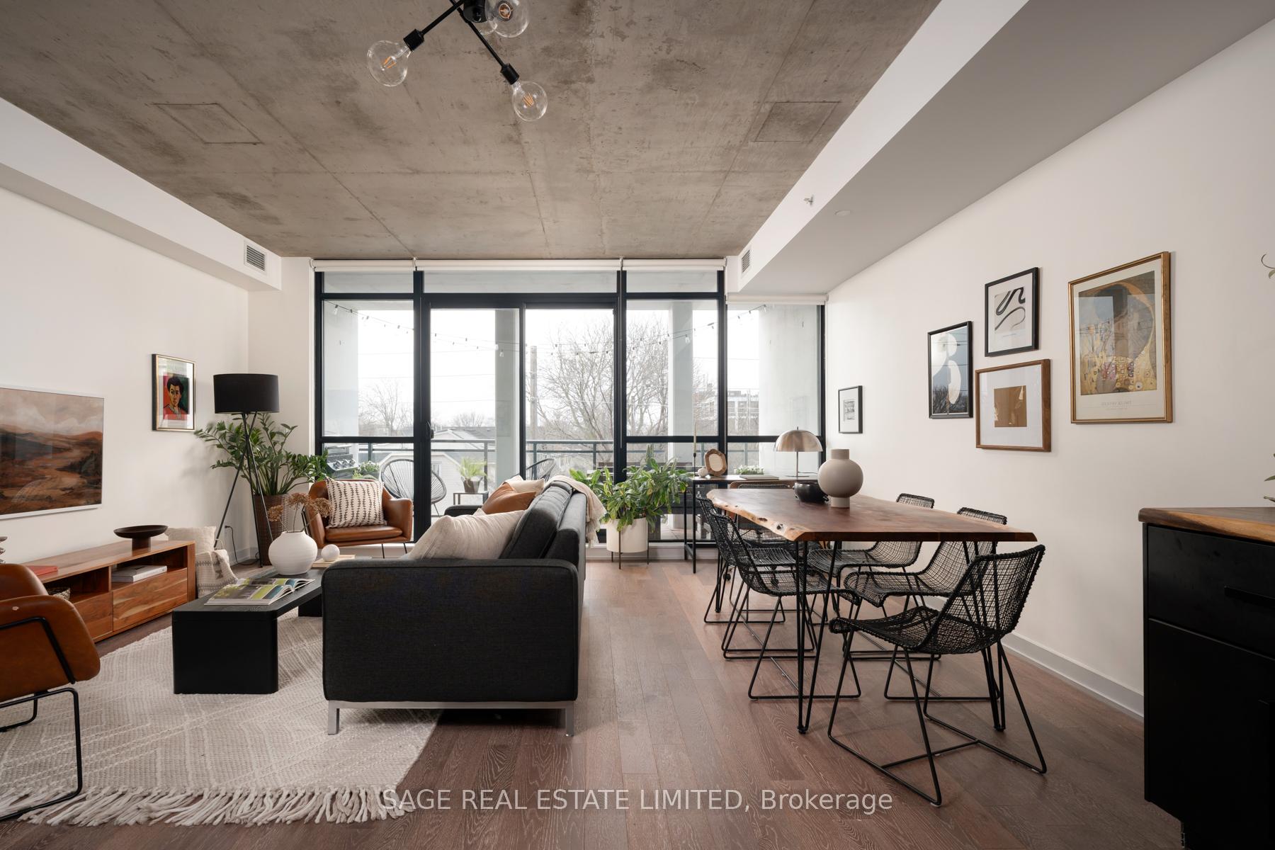 1238 Dundas Street E