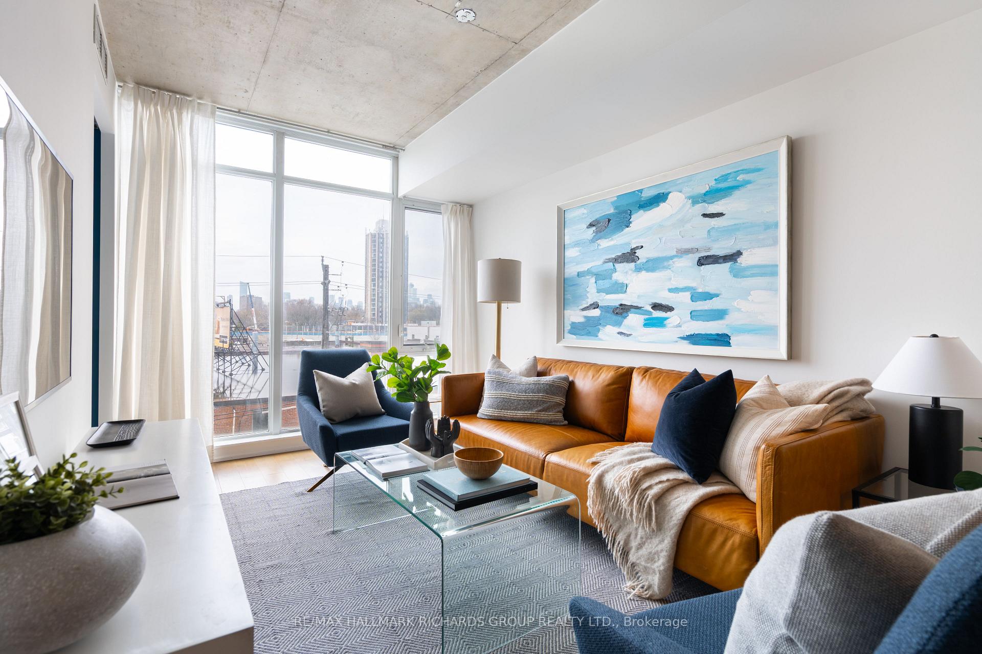 1190 Dundas Street E