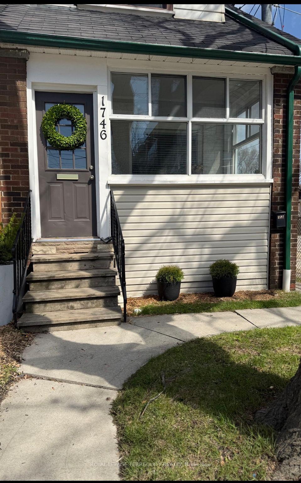1746 Queen Street E