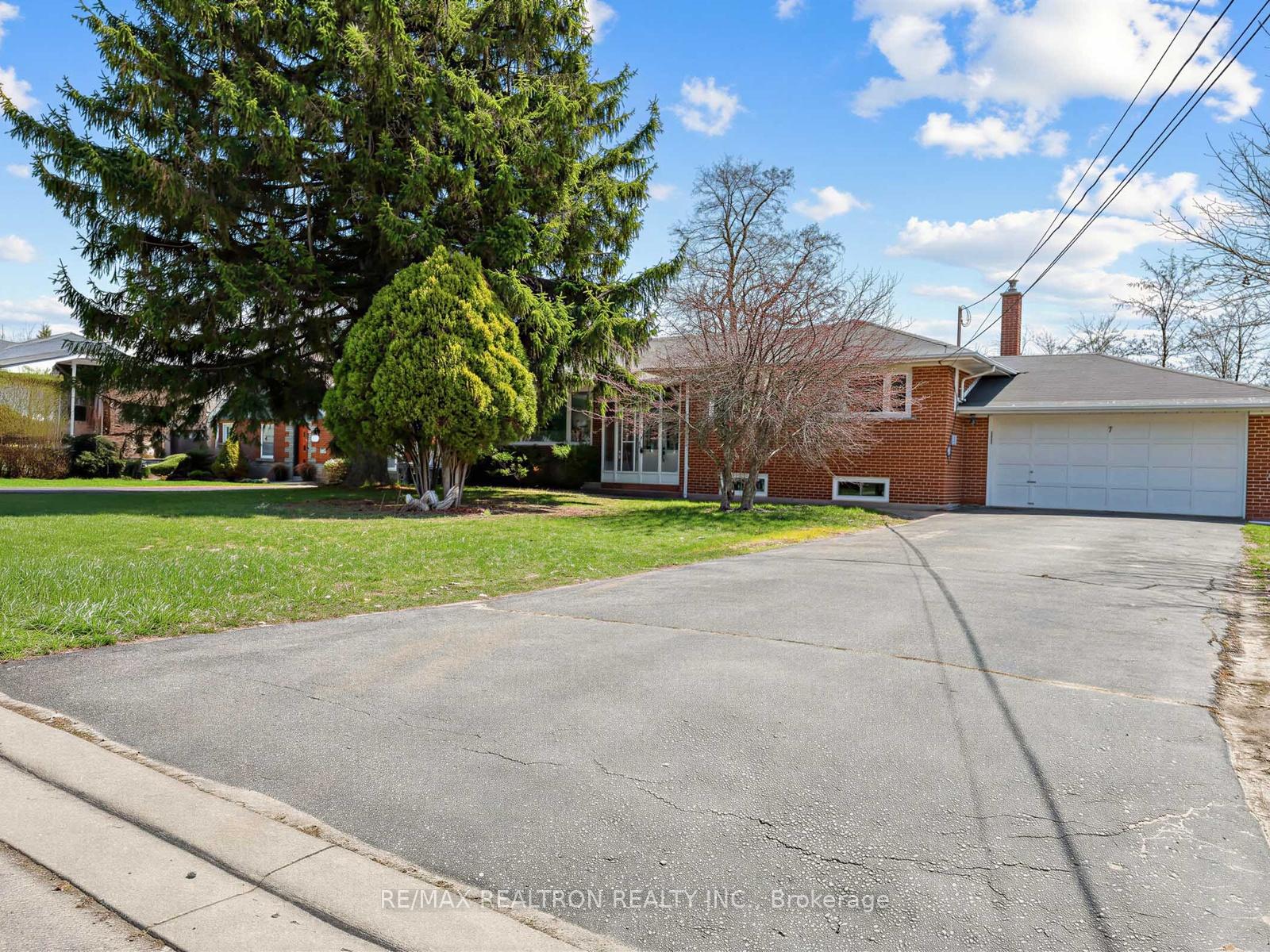 7 White Avenue