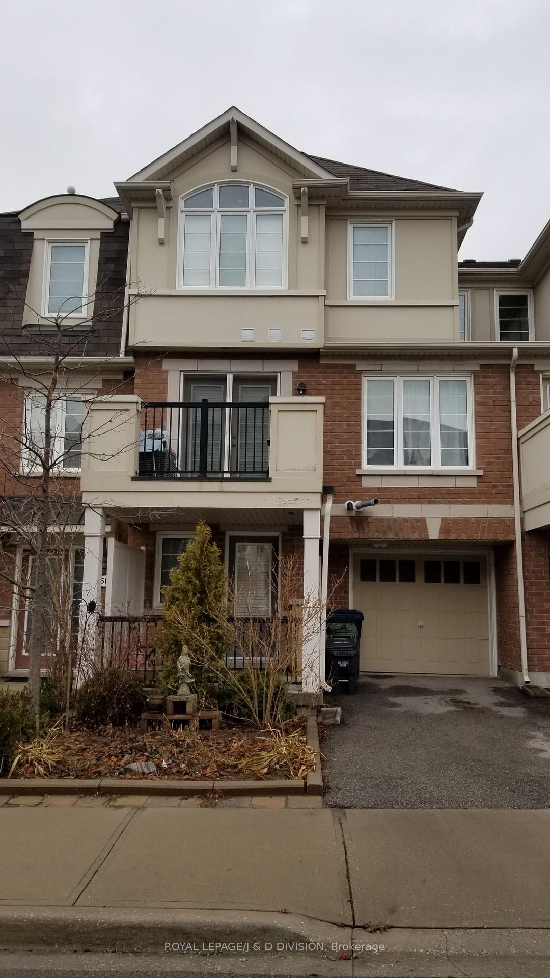 52 Ayers Crescent