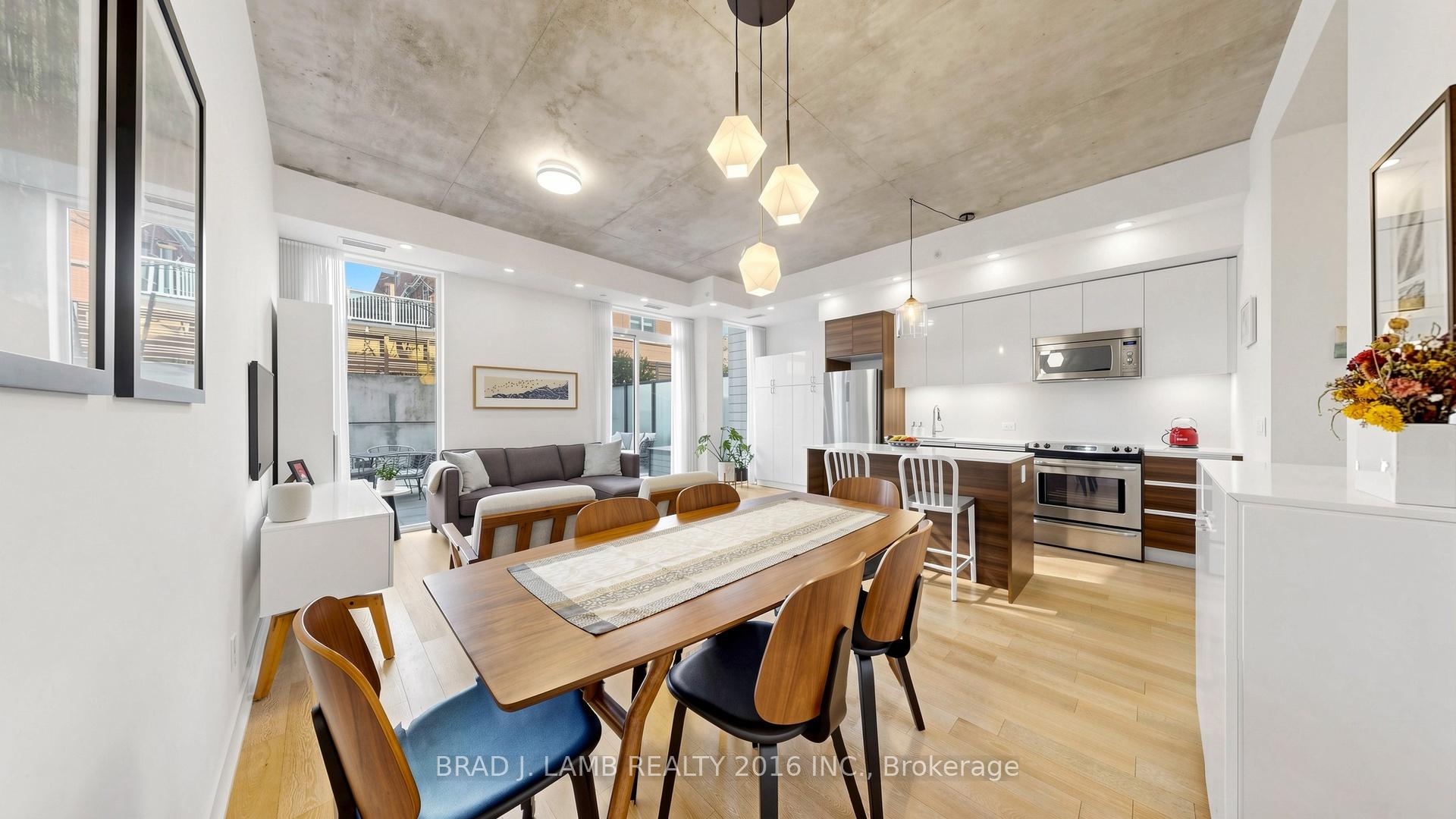 1238 Dundas Street E