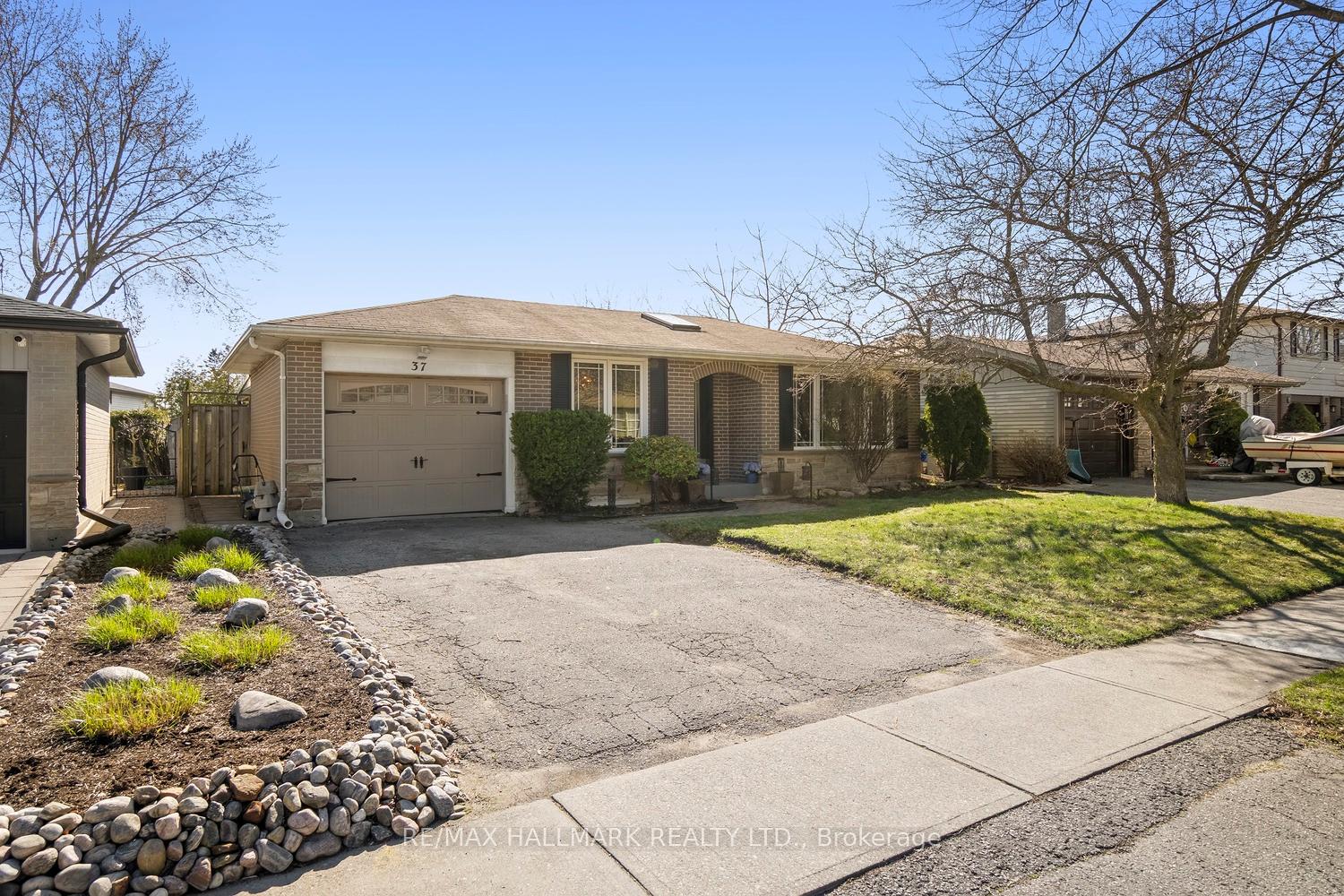 37 Lewin Crescent