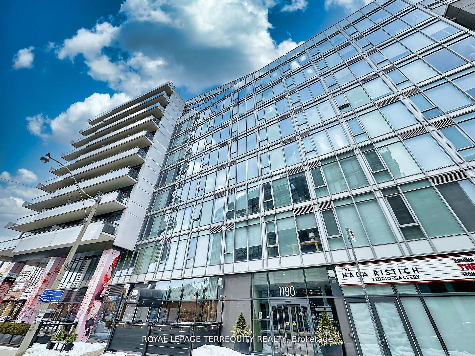 1190 Dundas Street E