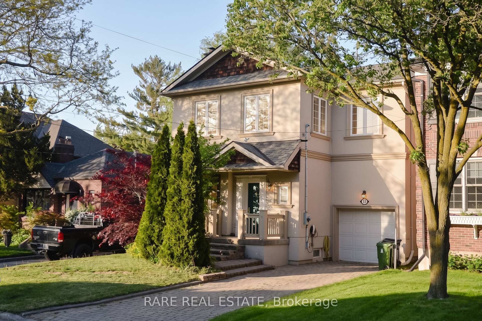 33 Red Deer Avenue