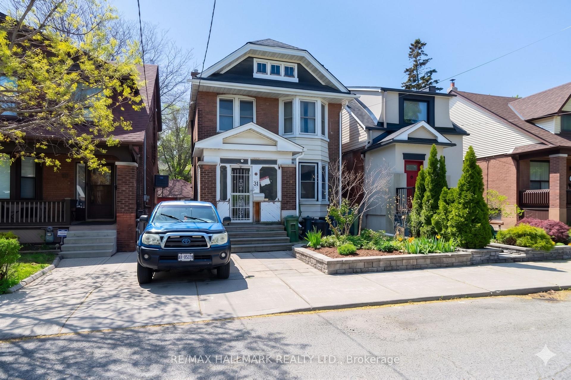 31 Gates Avenue