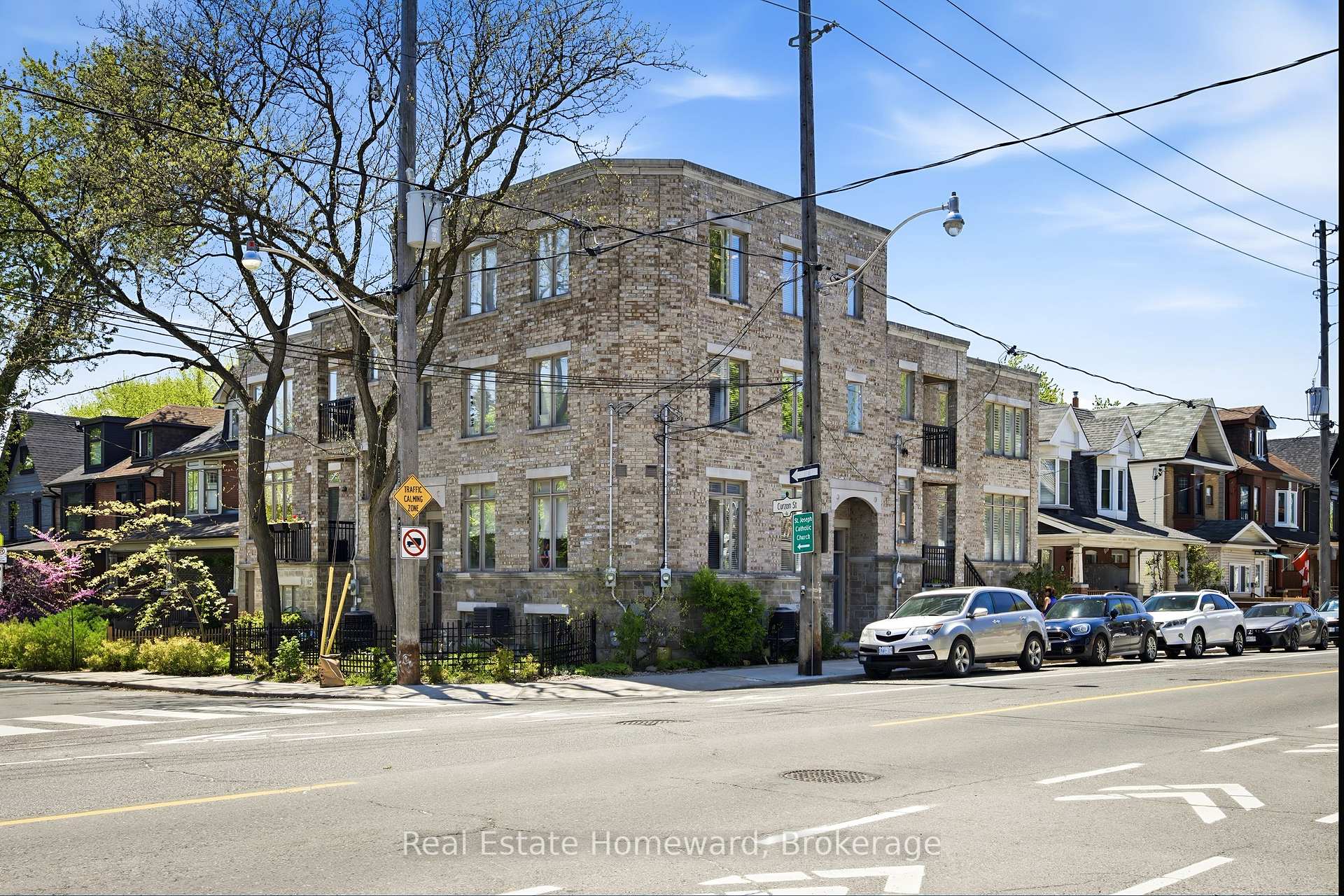 1467 Dundas Street E