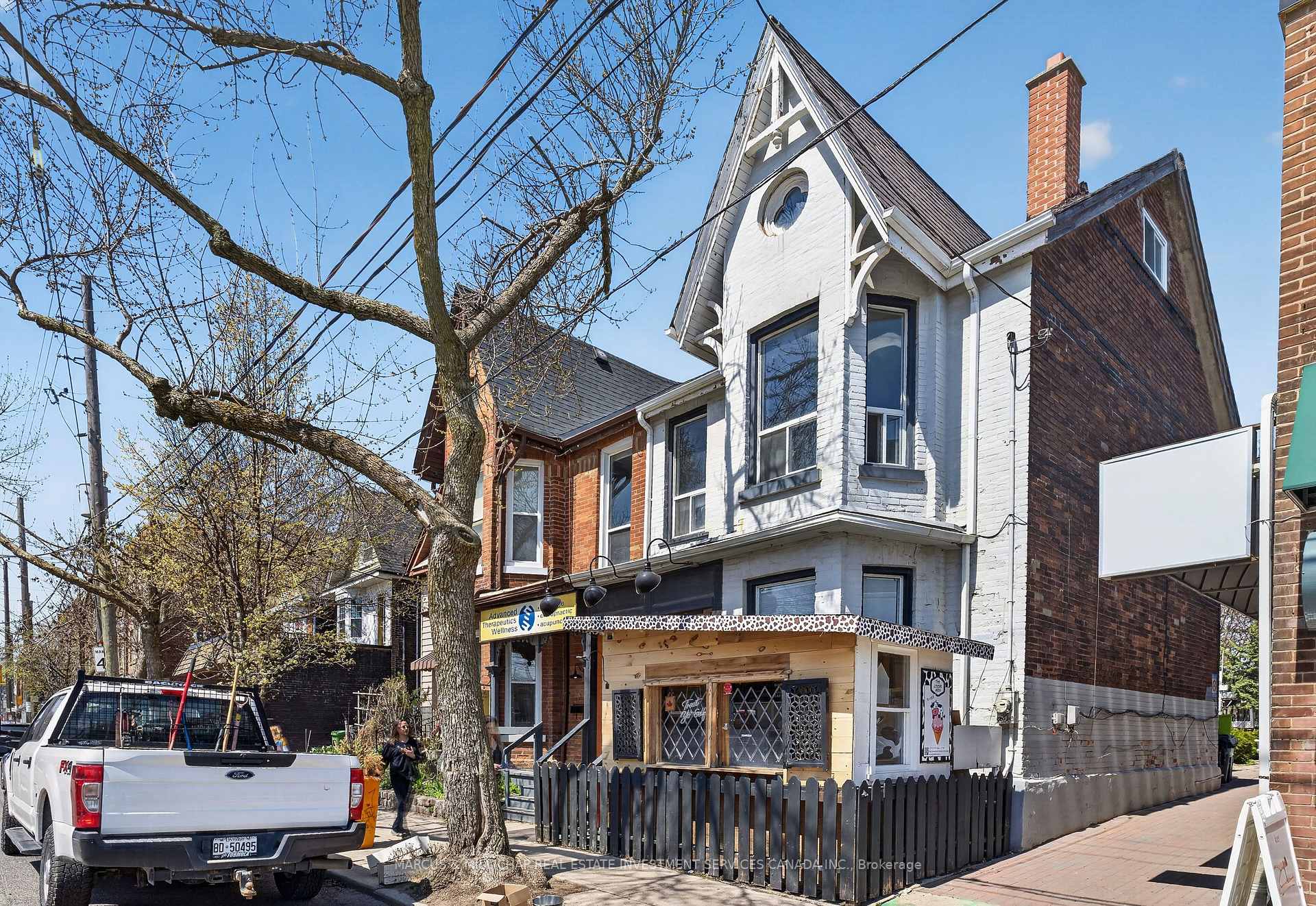 1400 Queen Street E