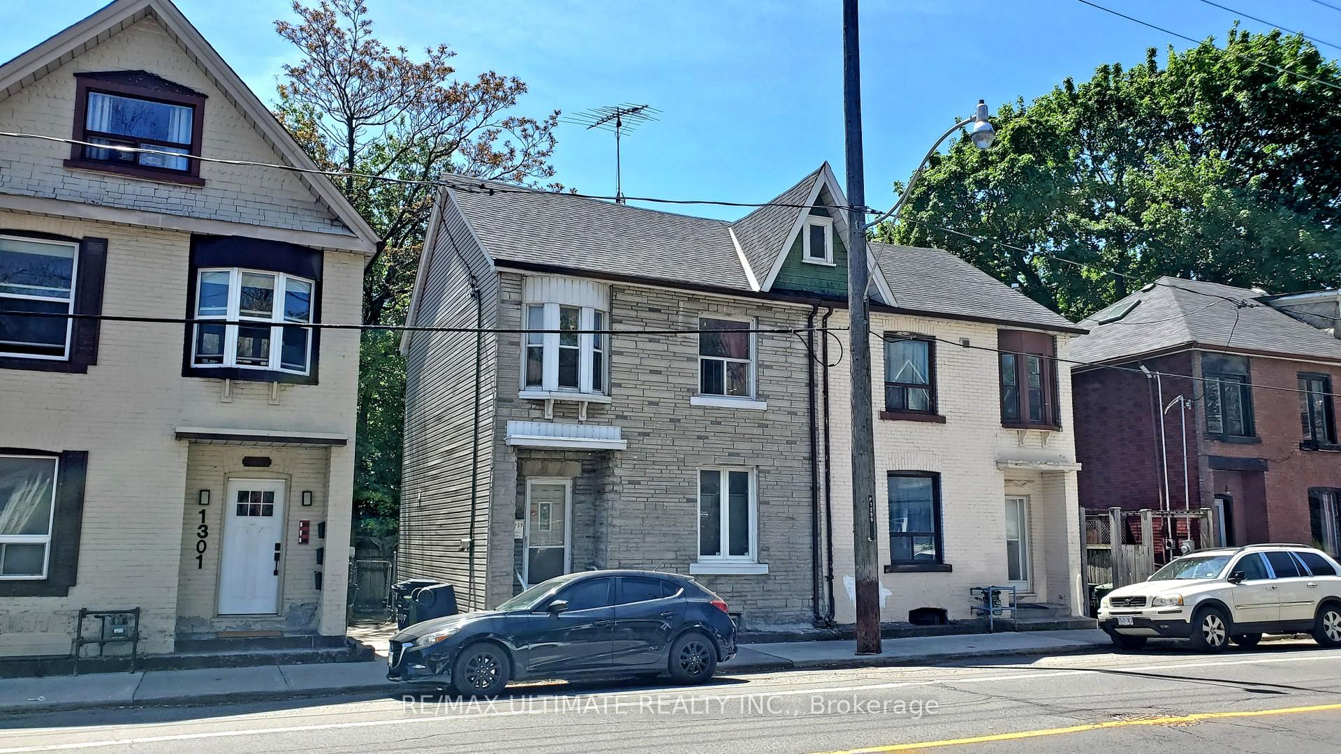 1299 Dundas Street E