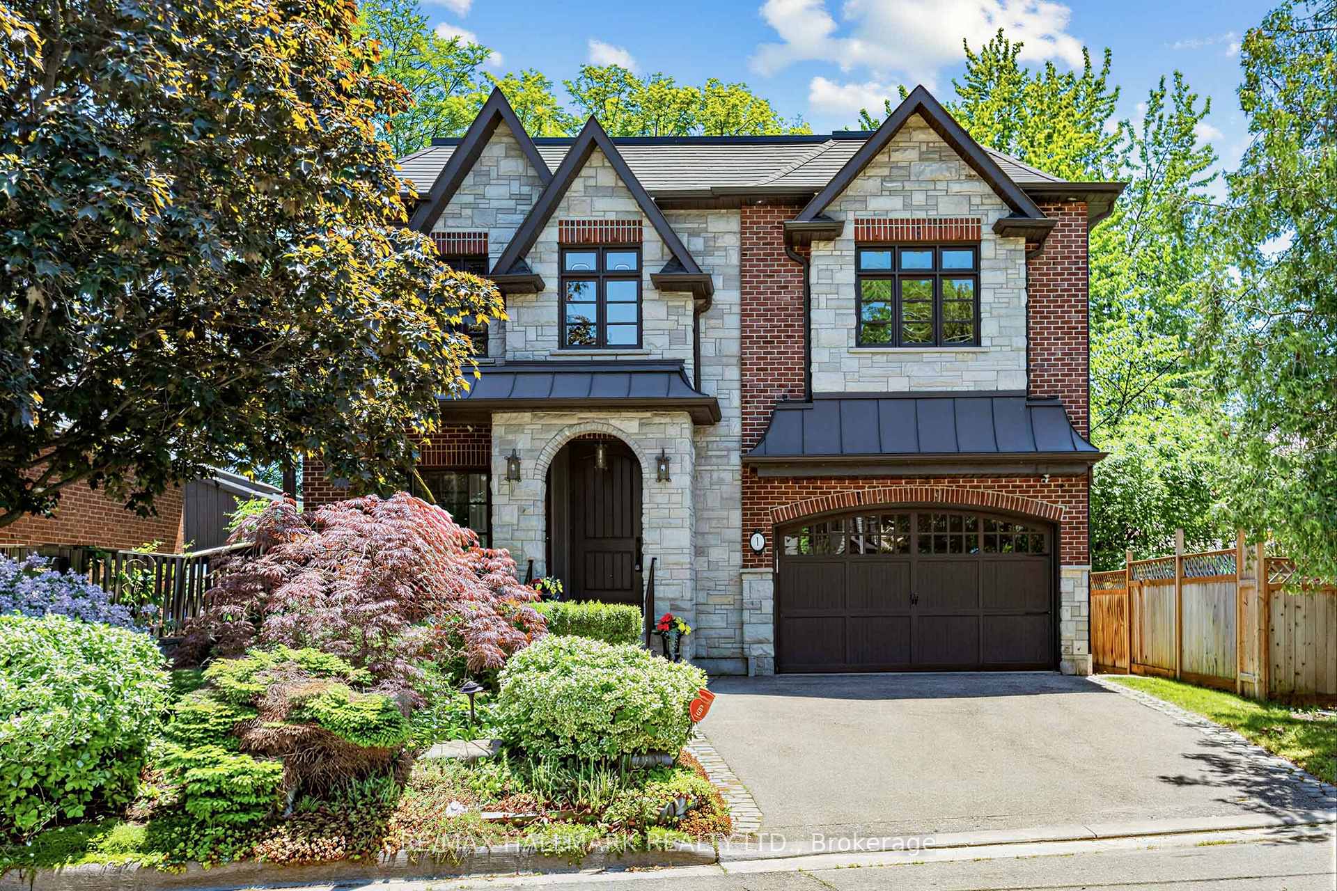 1 Dustan Crescent