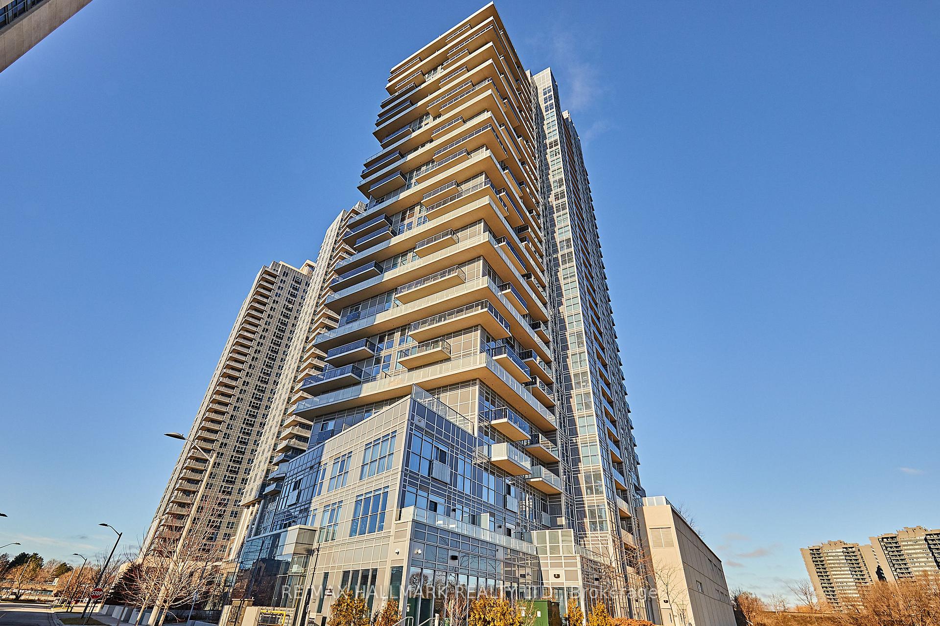 225 Village Green Square