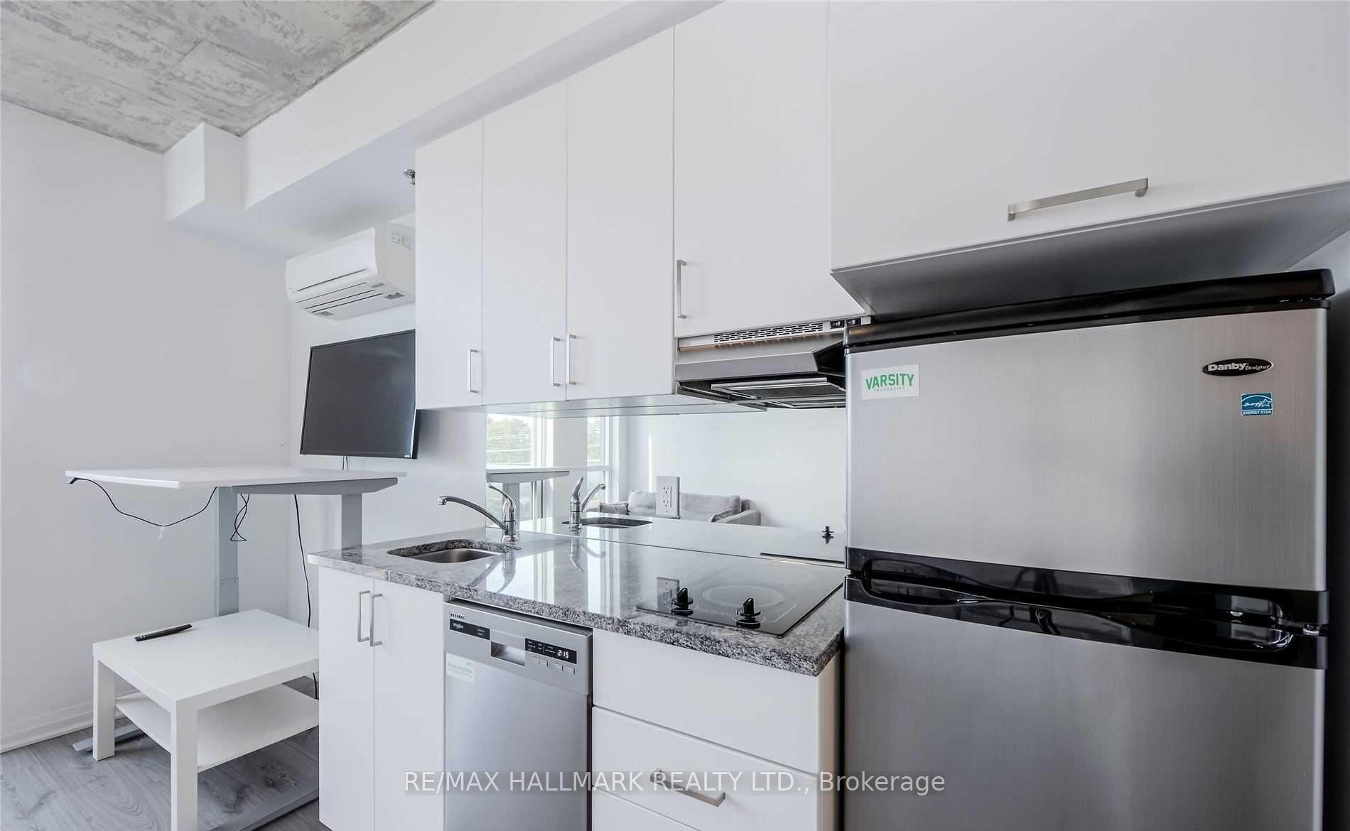 1900 Simcoe Street N