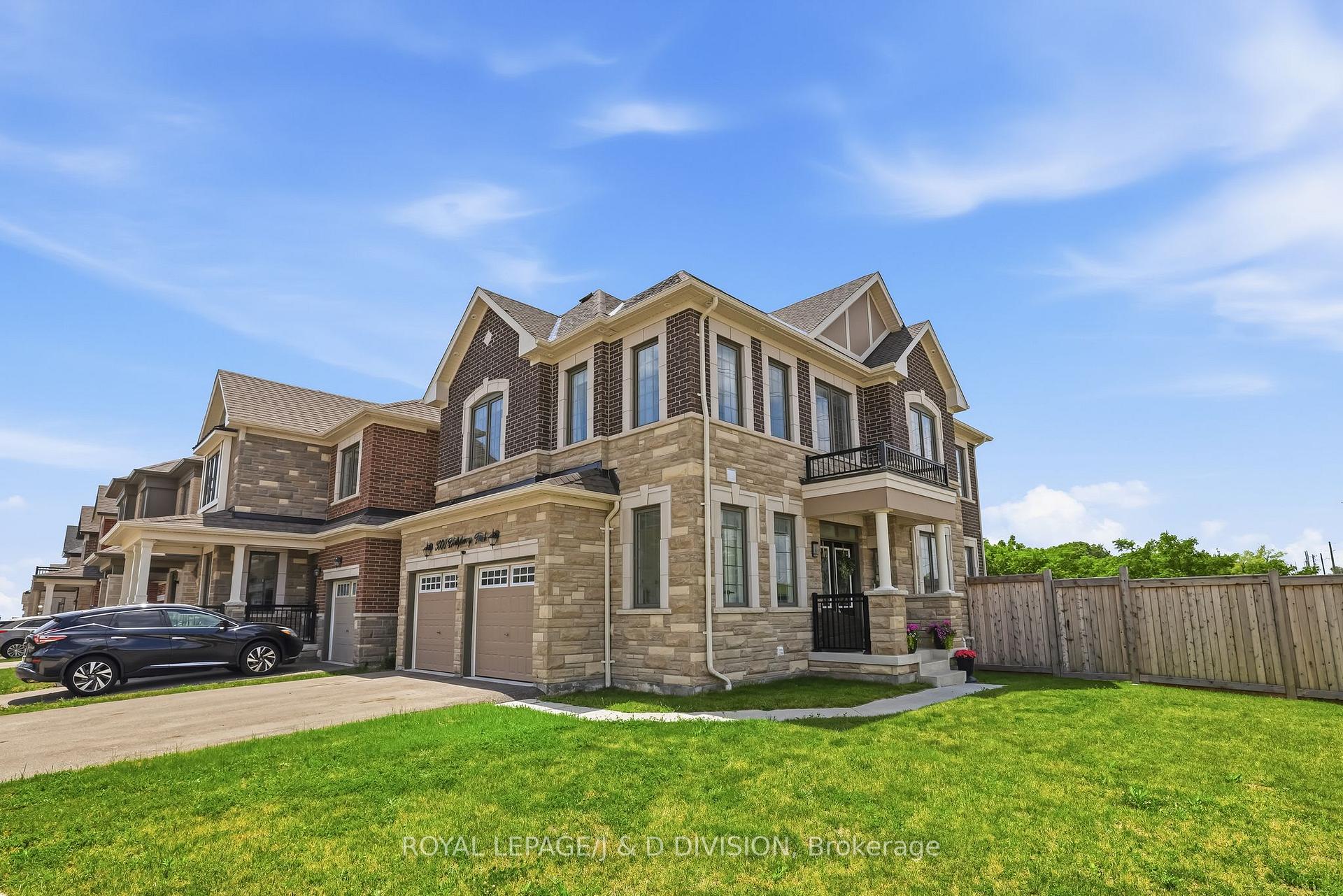 3000 Hollyberry Trail