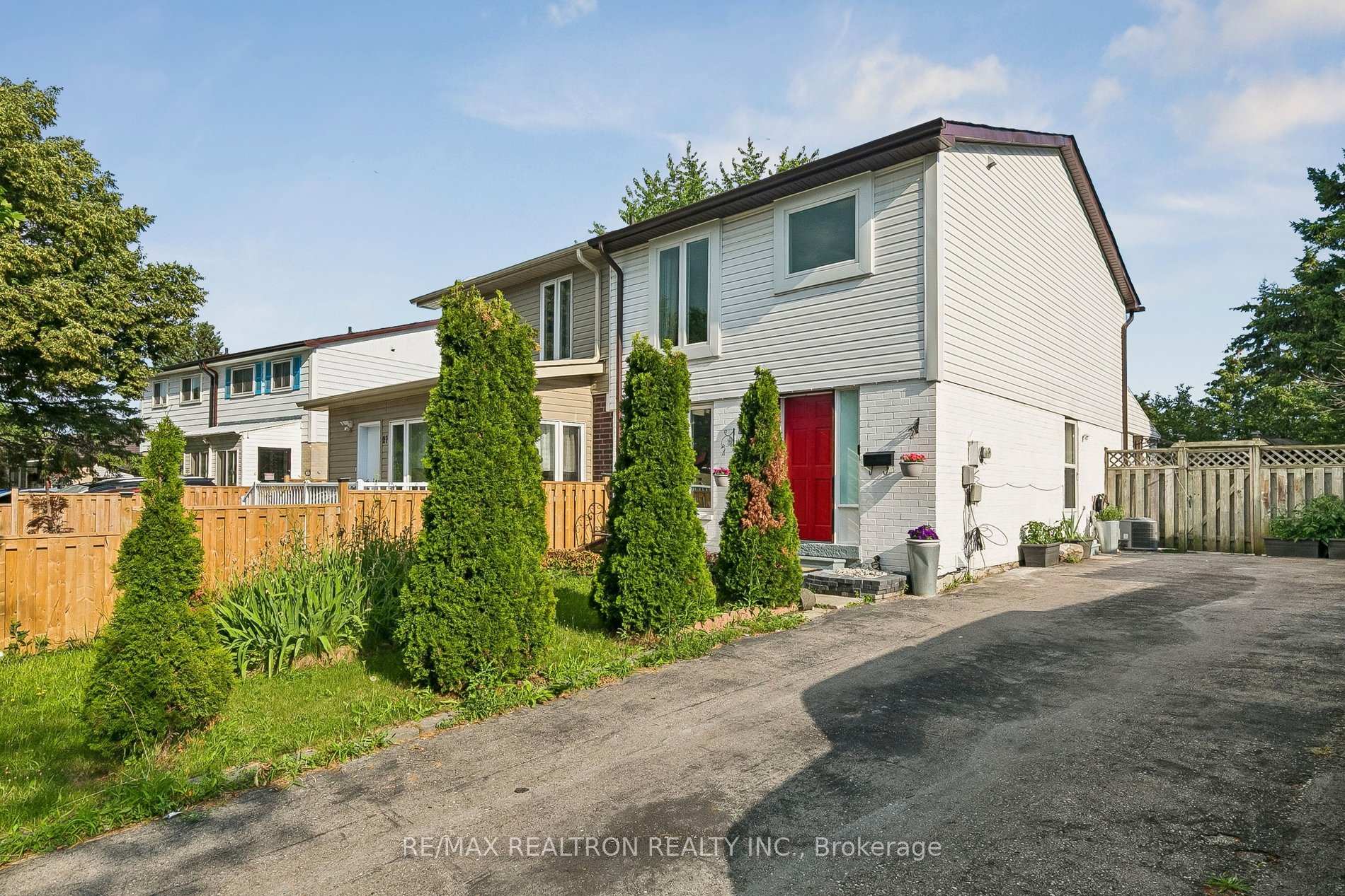 25 Whiteleas Avenue
