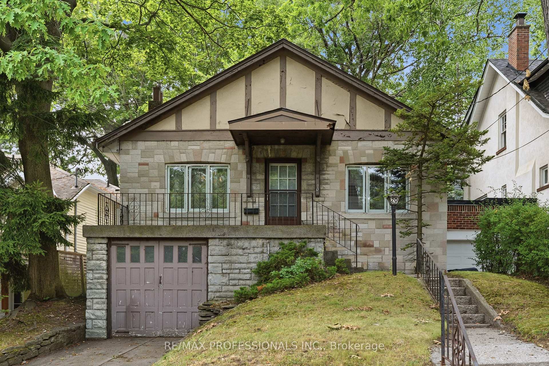 20 Fallingbrook Road