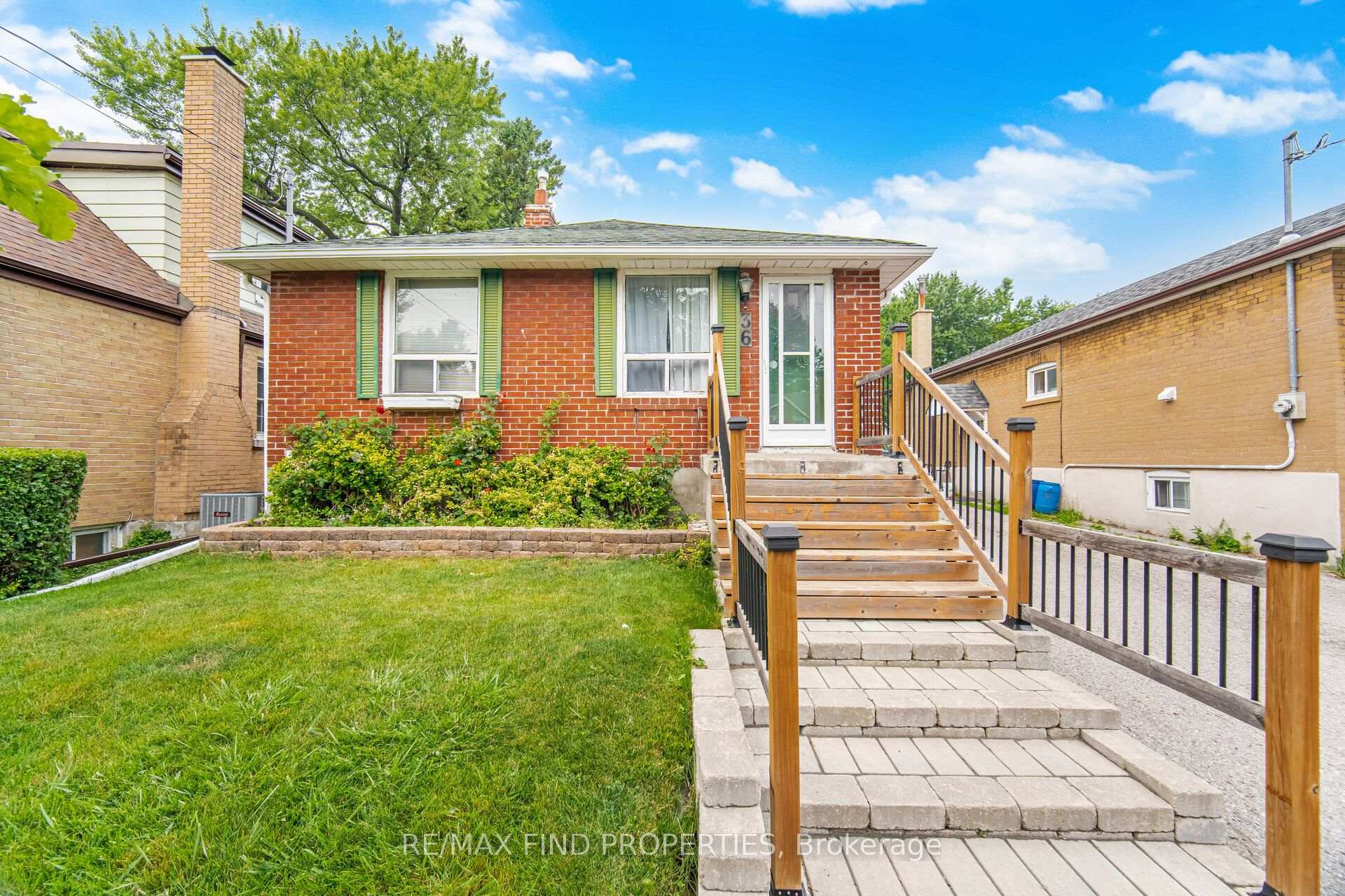 36 Pinegrove Avenue