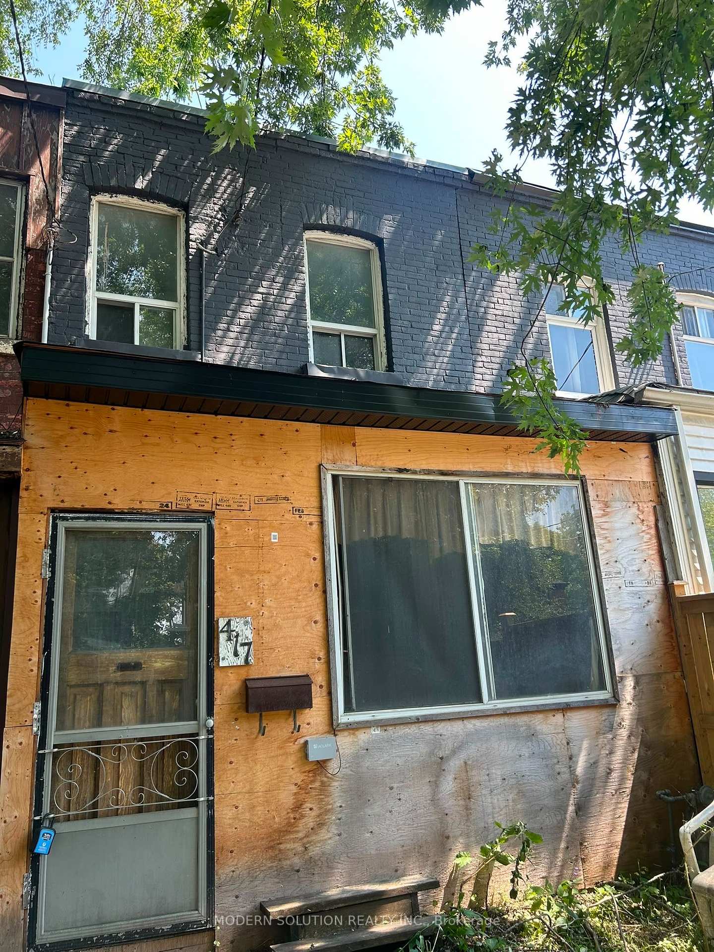 417 Leslie Street