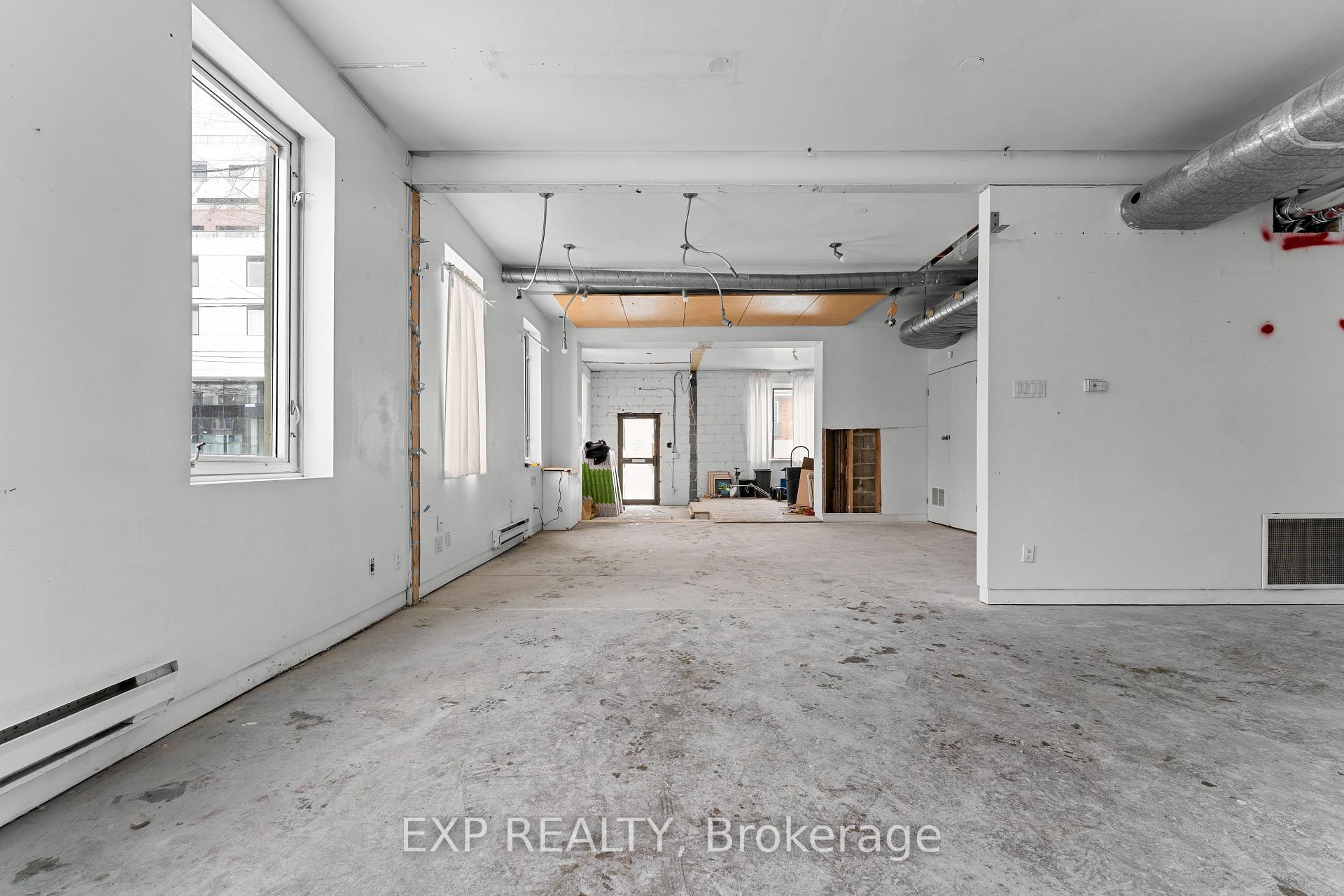 1558 Queen Street E