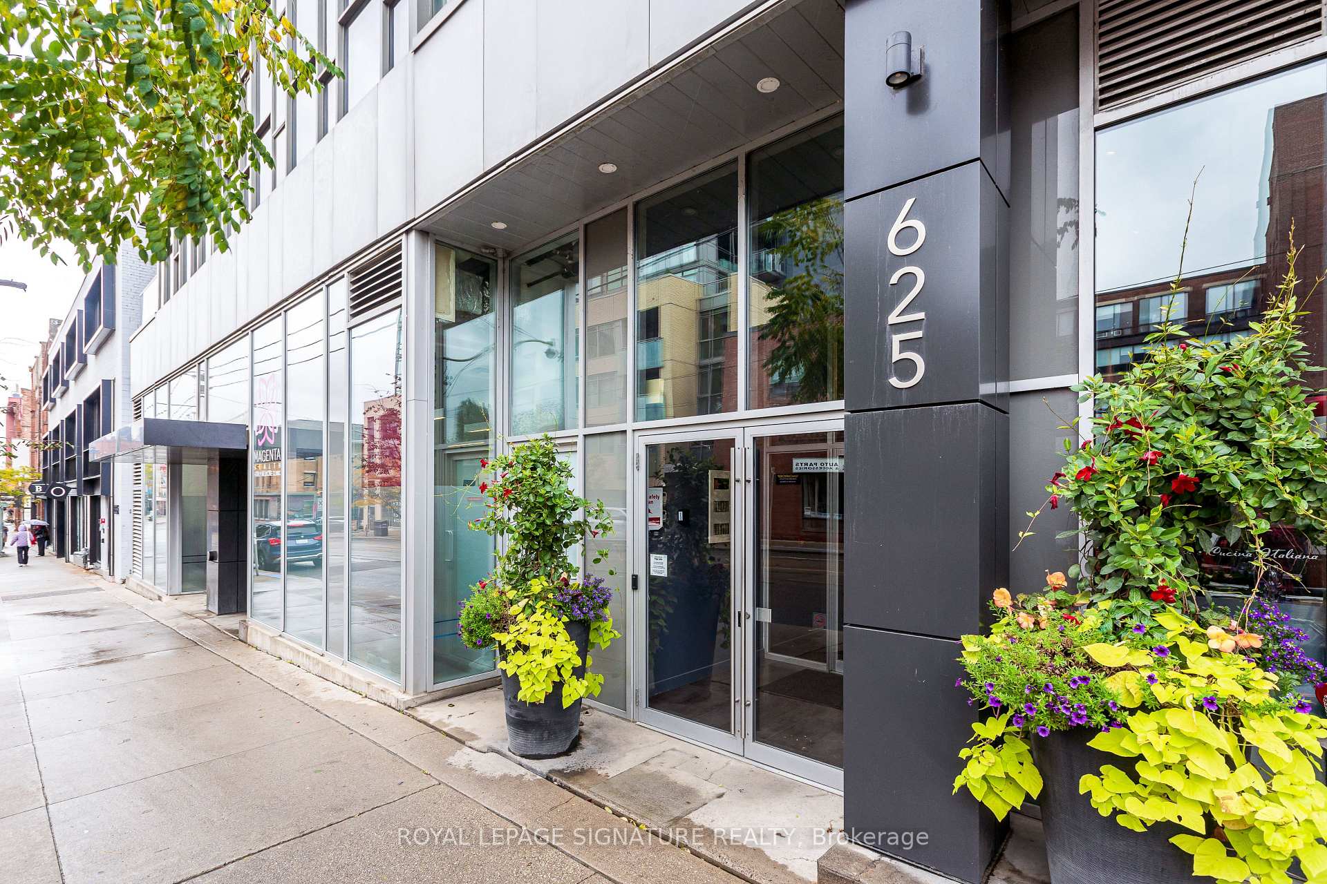 625 Queen Street E