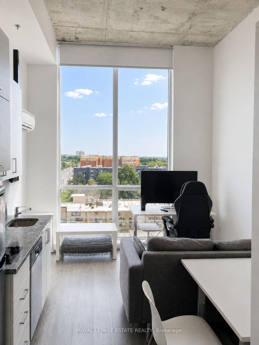1900 Simcoe Street N