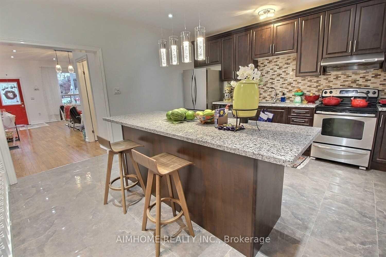 966 Dundas Street E