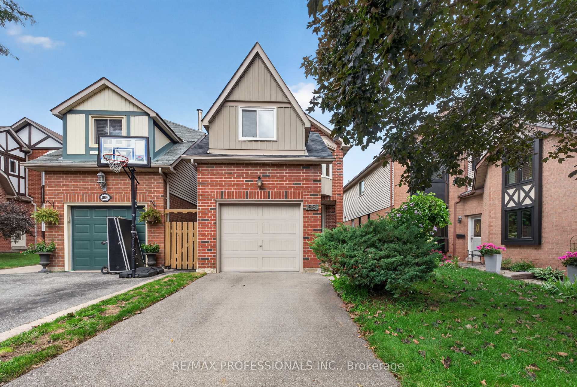 1001 Redbird Crescent