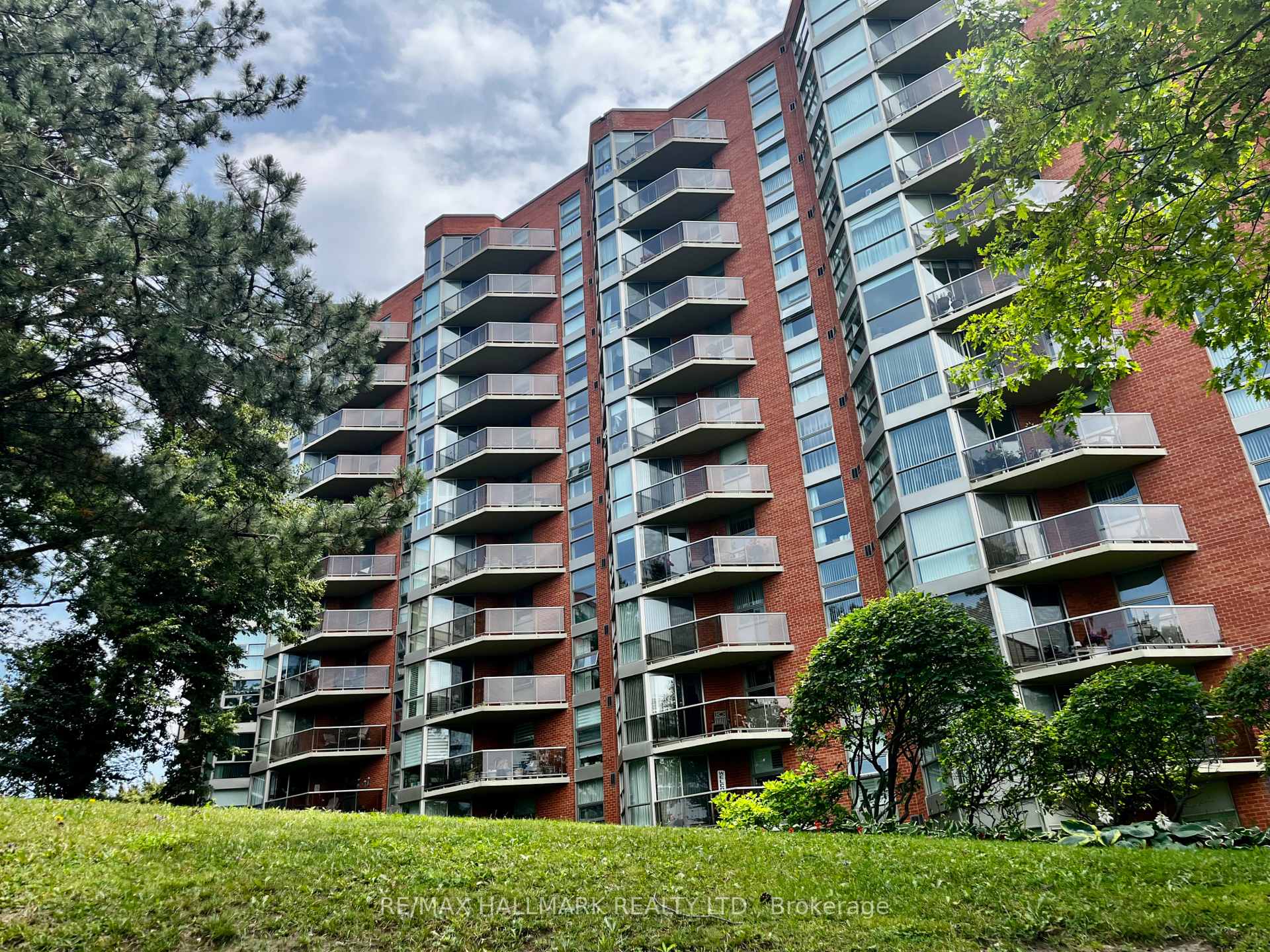 20 Dean Park Road